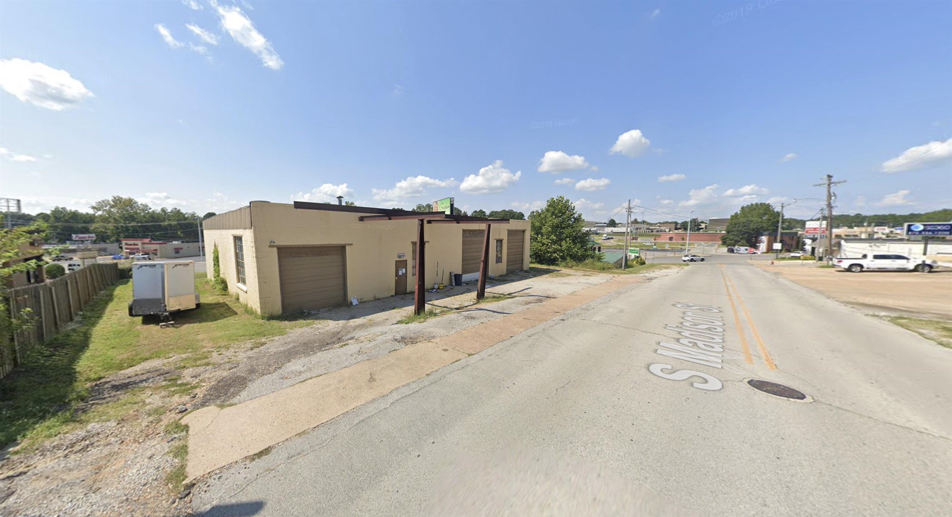 Prime opportunity at 2509 S Madison St in Jonesboro, AR! This 4,080 SF building sits on a high-visibility lot fronting both Madison St and Southwest Dr—benefiting from daily traffic counts of over 21,000. Available for sale at $679,900 or lease-to-purchase at $5,000/month.