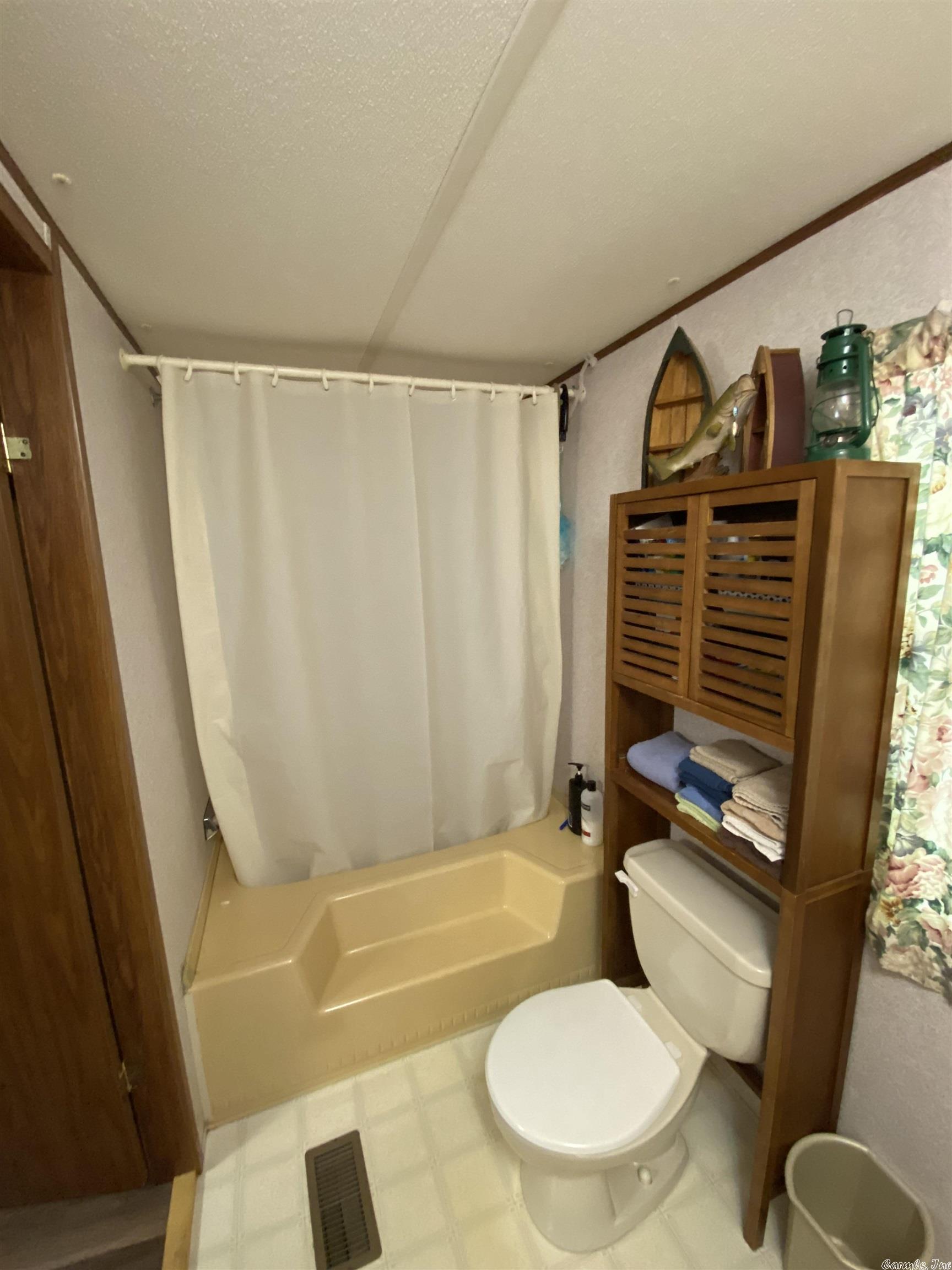 ROMANCE ACRES - Residential