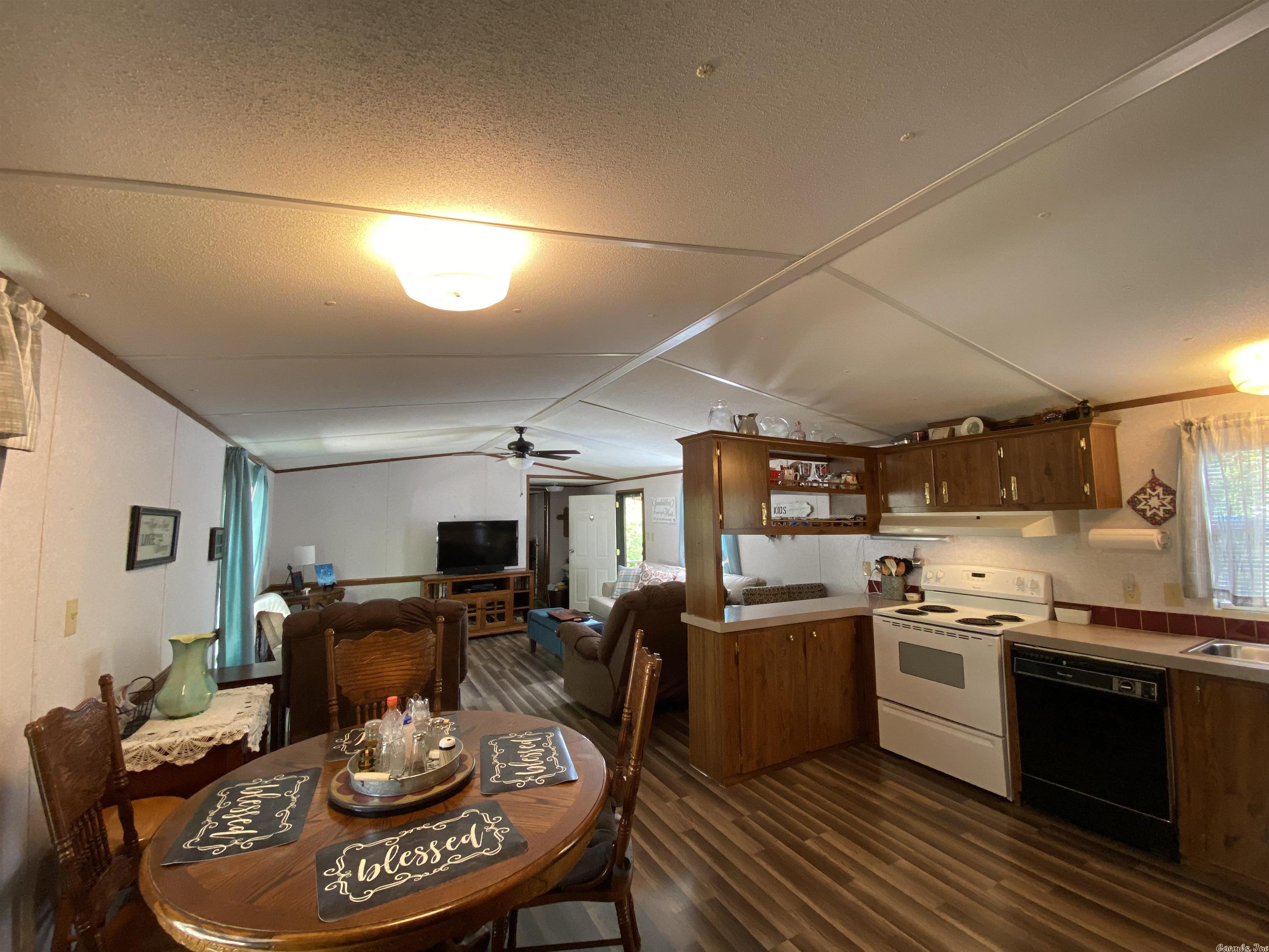 ROMANCE ACRES - Residential