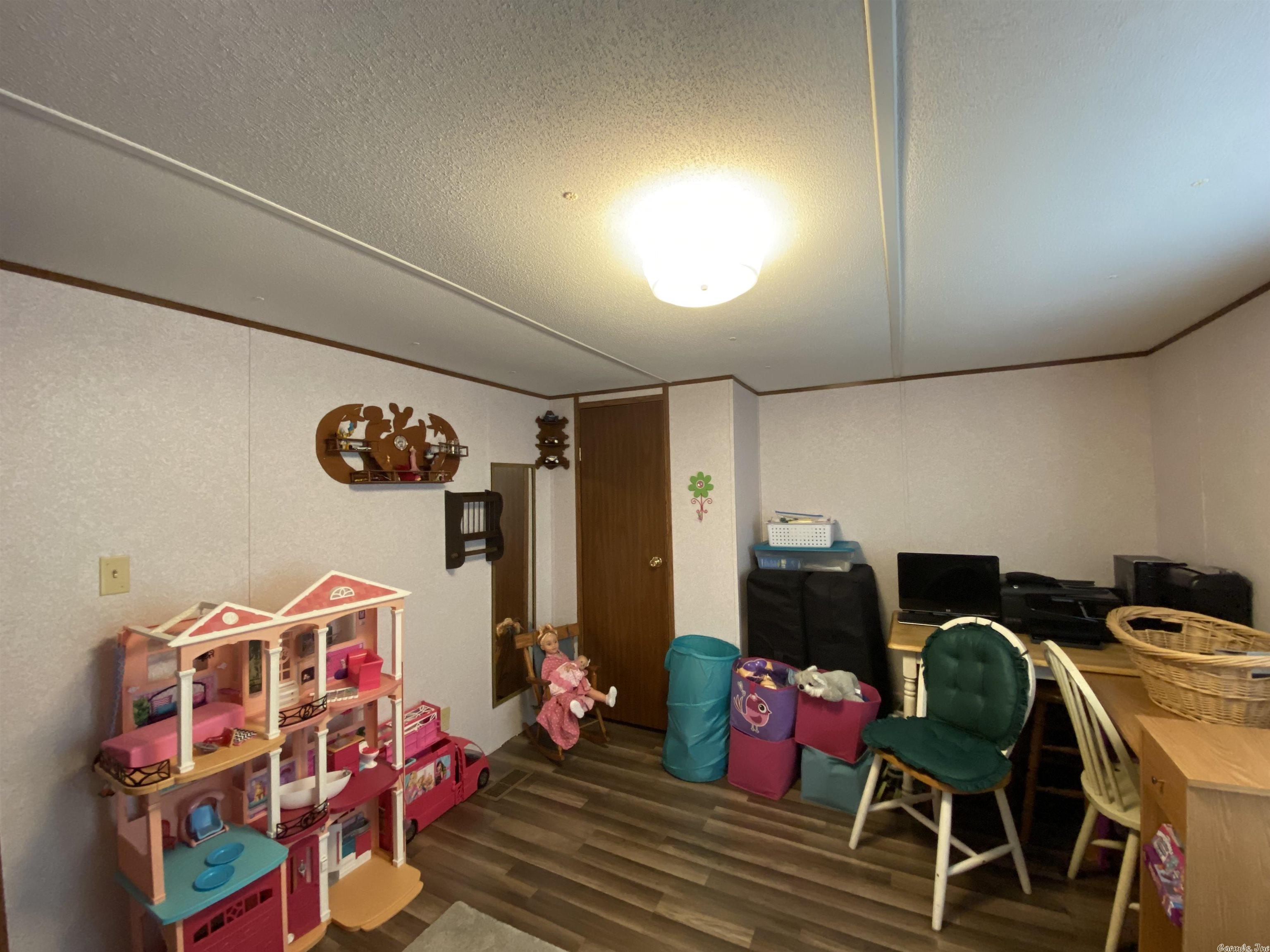 ROMANCE ACRES - Residential