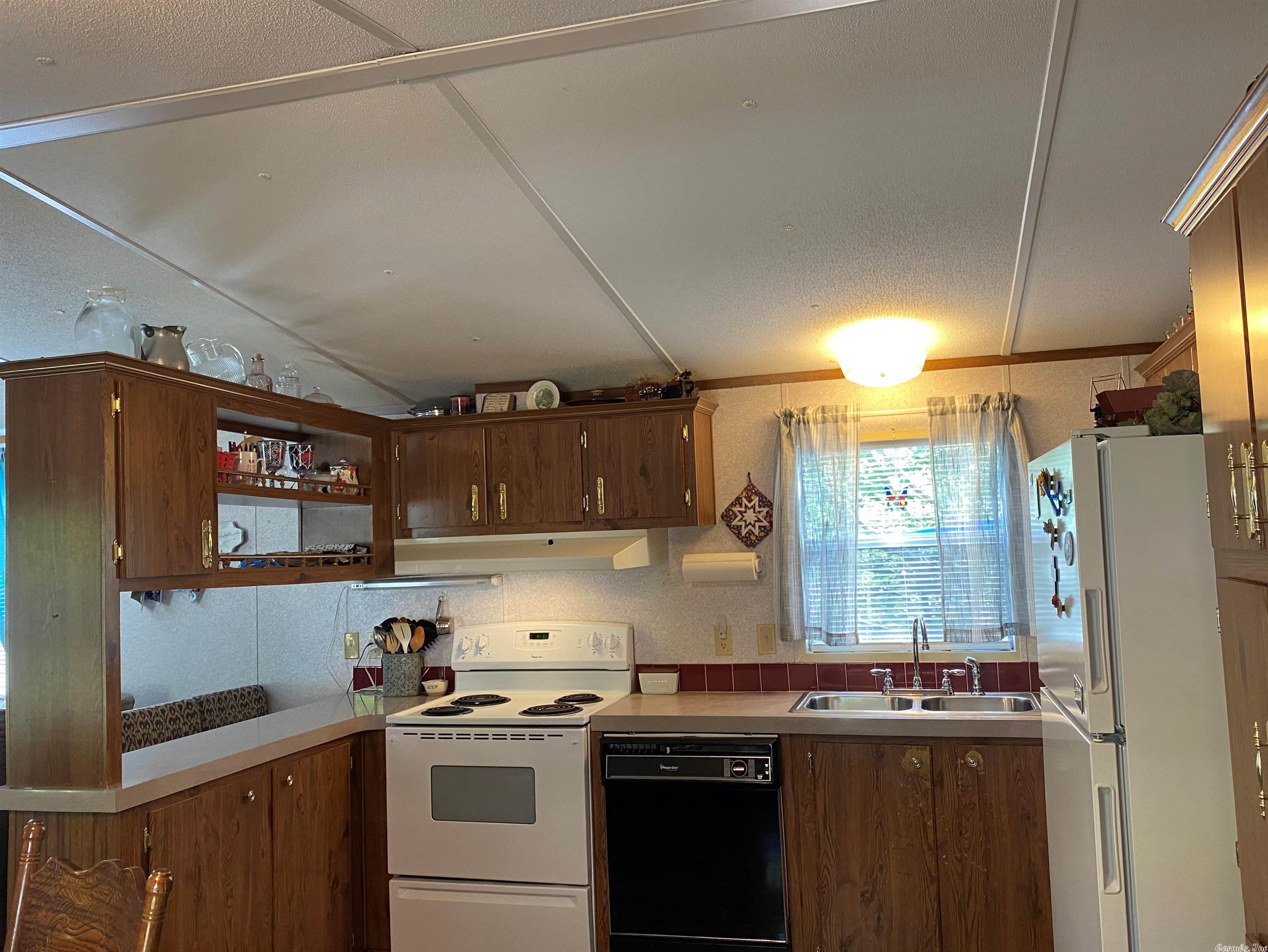 ROMANCE ACRES - Residential