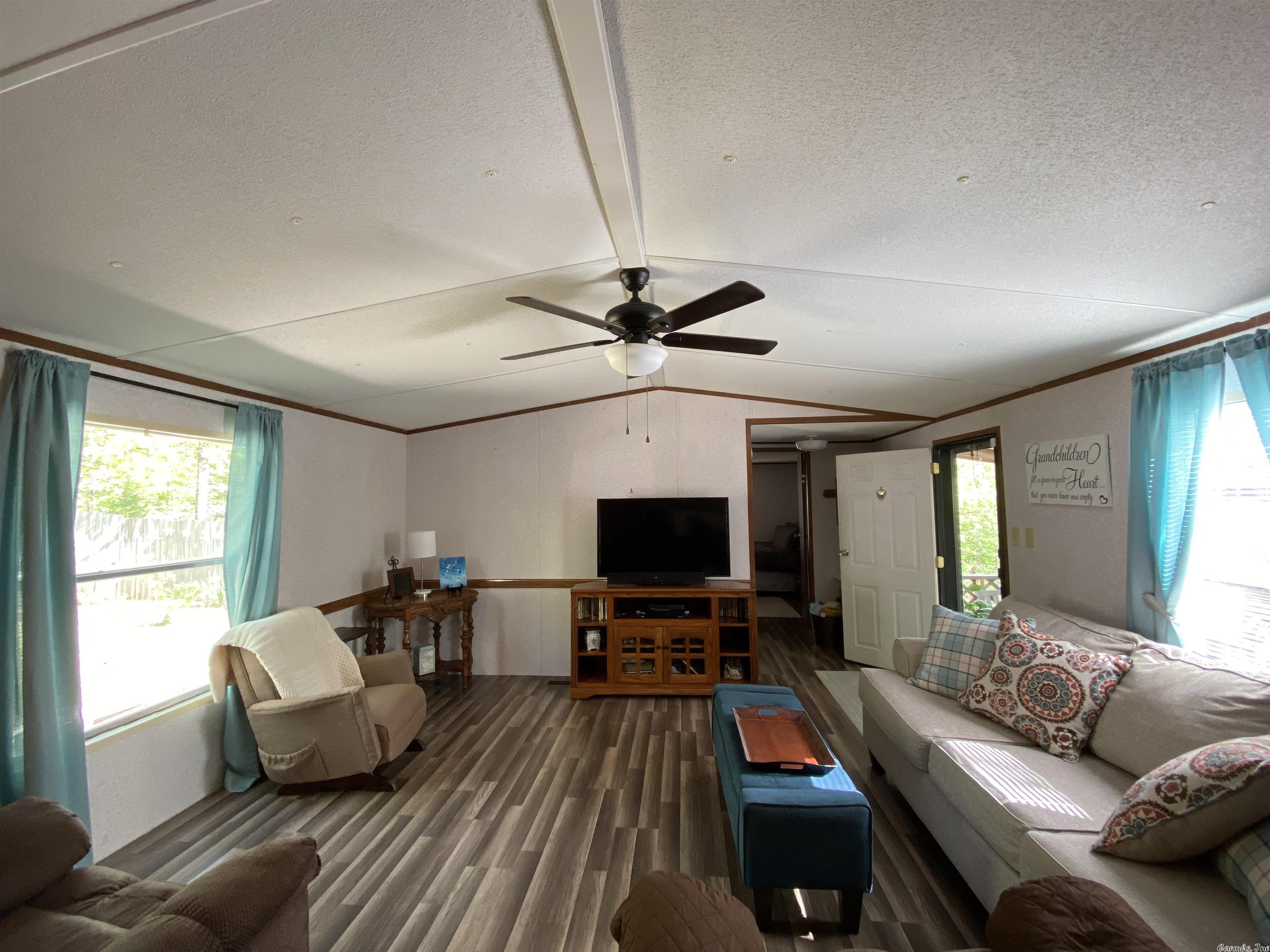 ROMANCE ACRES - Residential