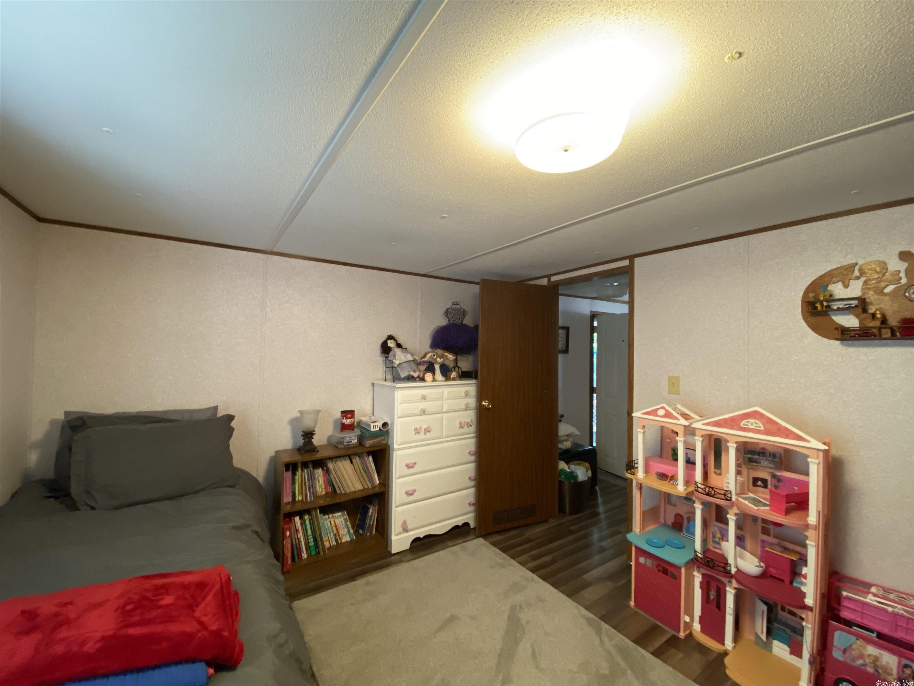 ROMANCE ACRES - Residential