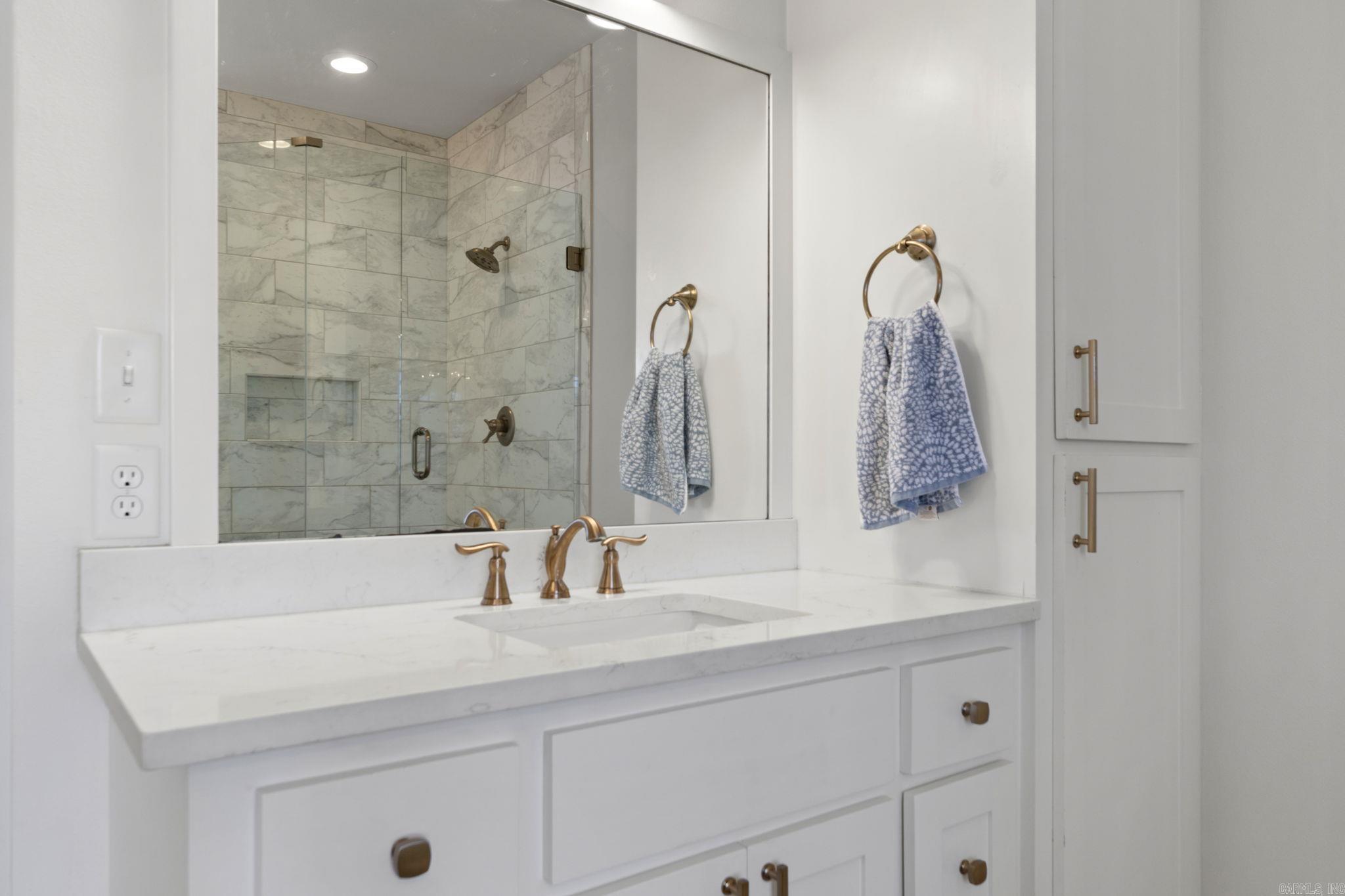 SADDLE CREEK - Residential