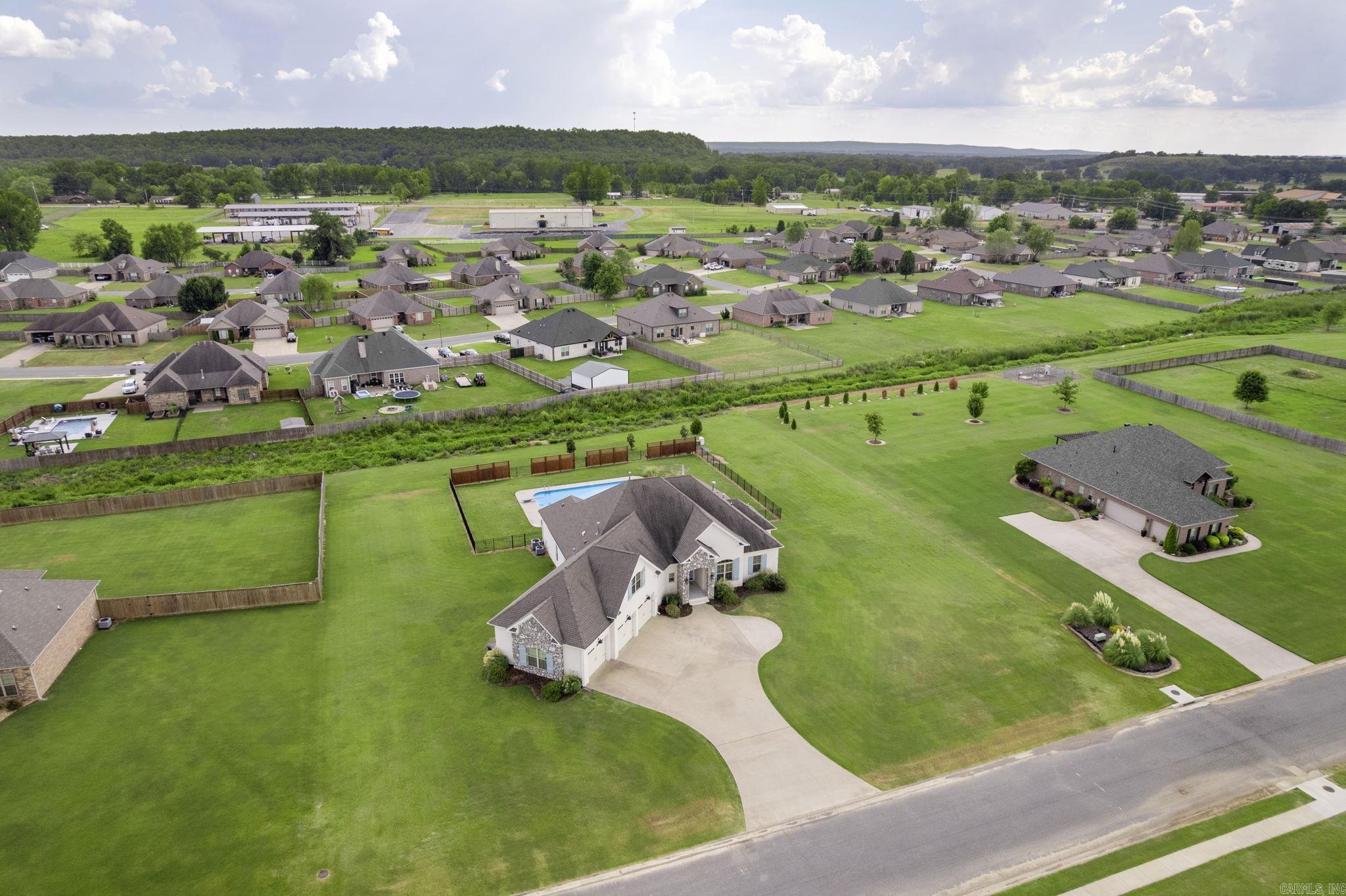 SADDLE CREEK - Residential