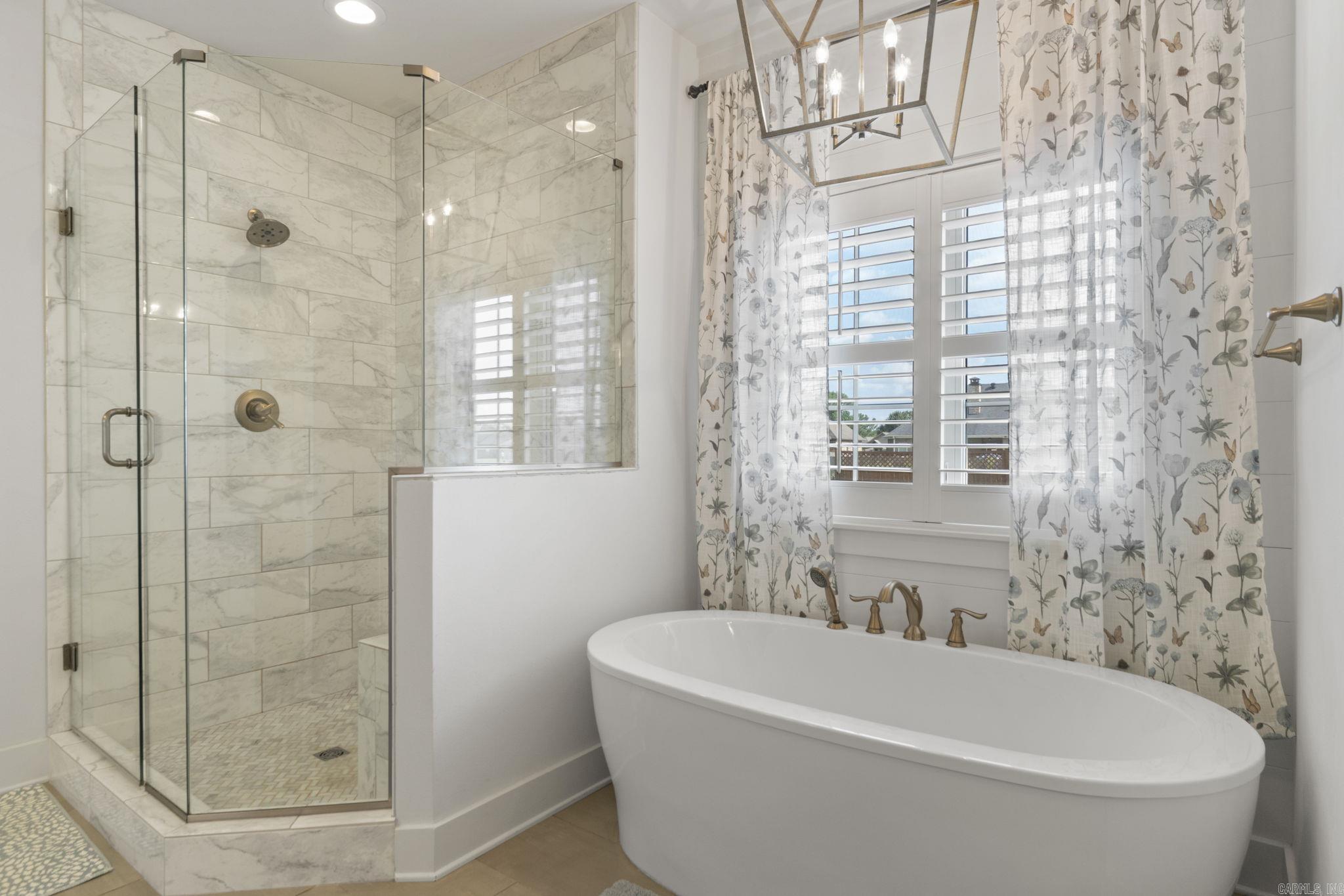 SADDLE CREEK - Residential