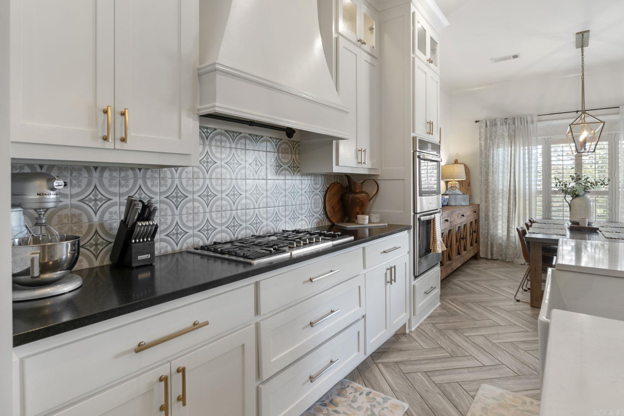 SADDLE CREEK - Residential