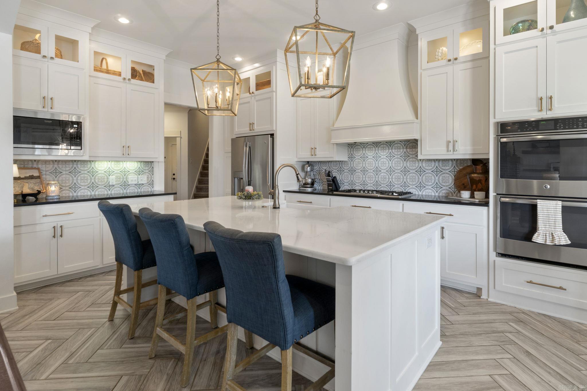 SADDLE CREEK - Residential