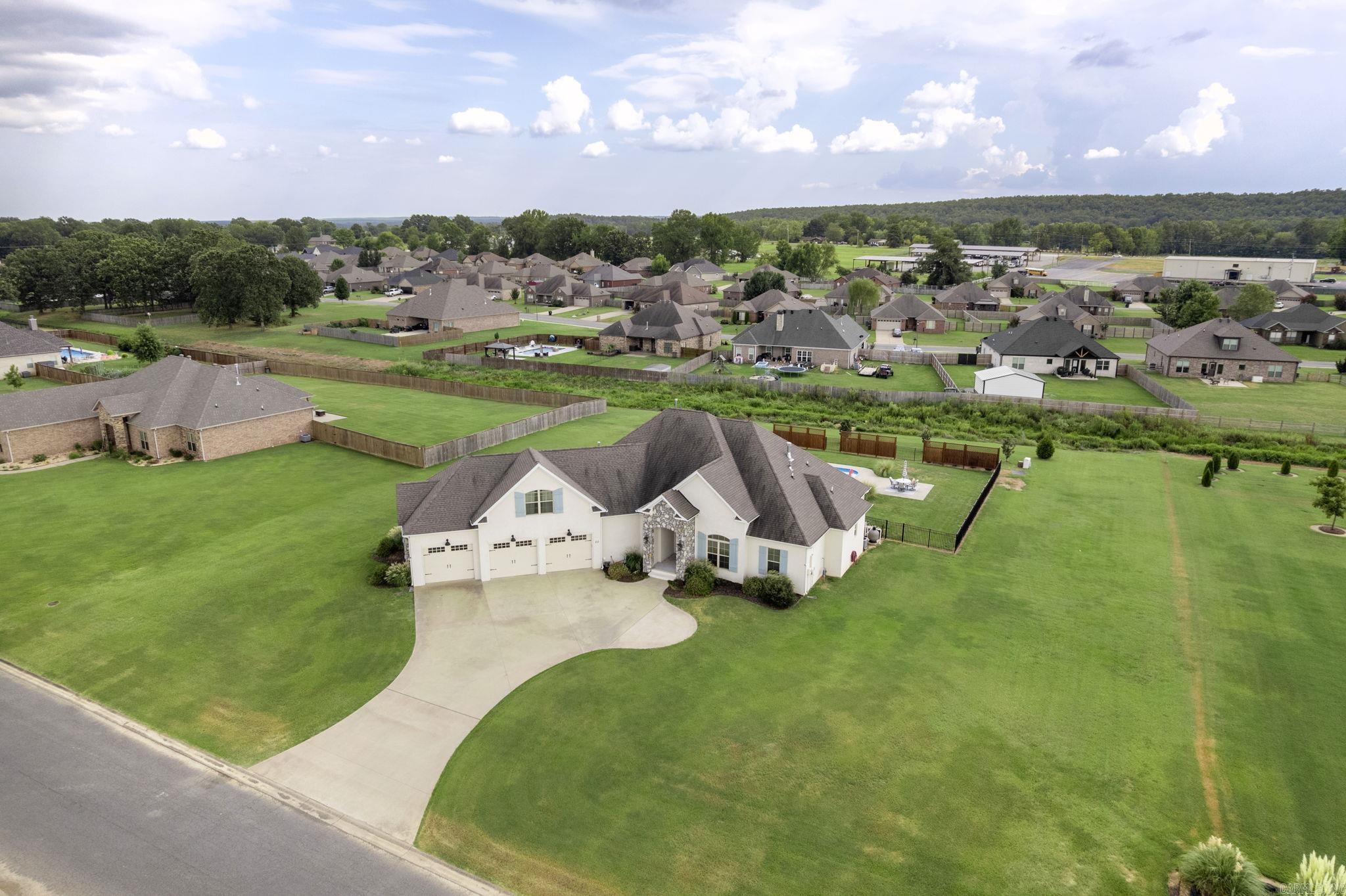 SADDLE CREEK - Residential