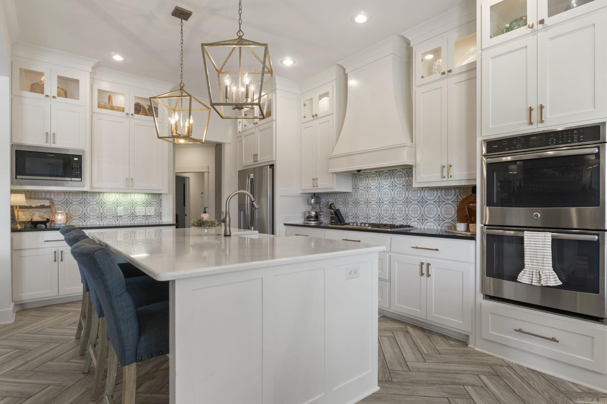 SADDLE CREEK - Residential