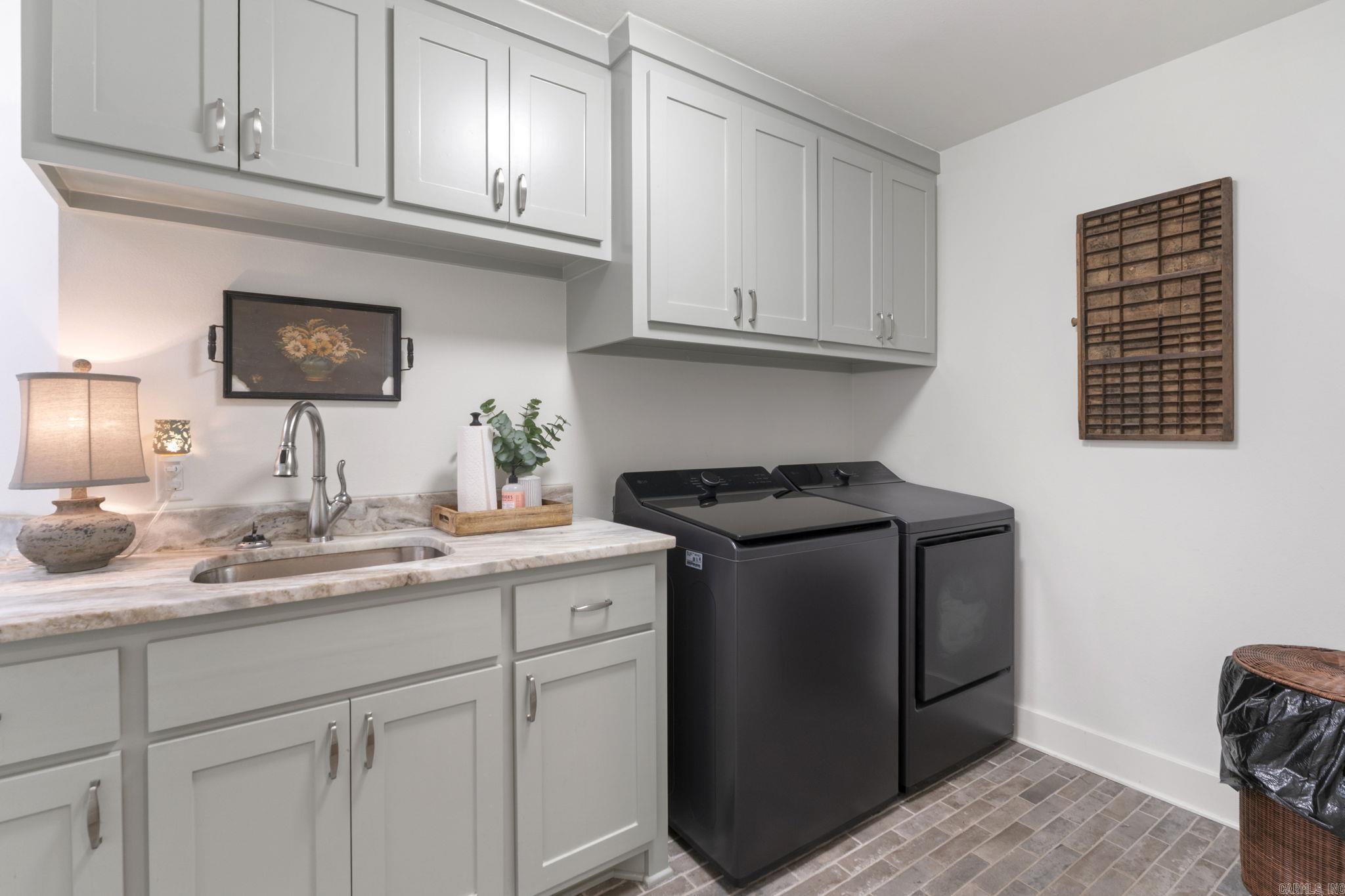SADDLE CREEK - Residential
