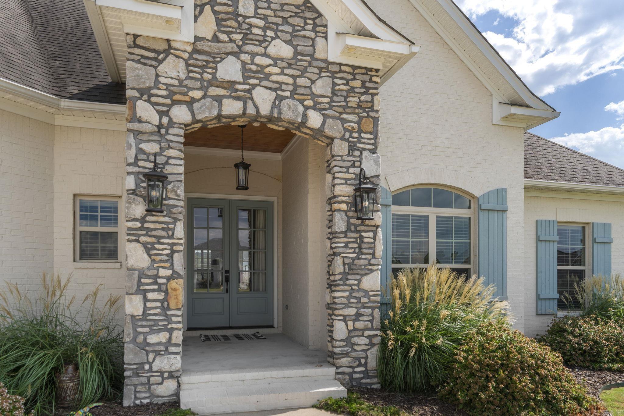 SADDLE CREEK - Residential