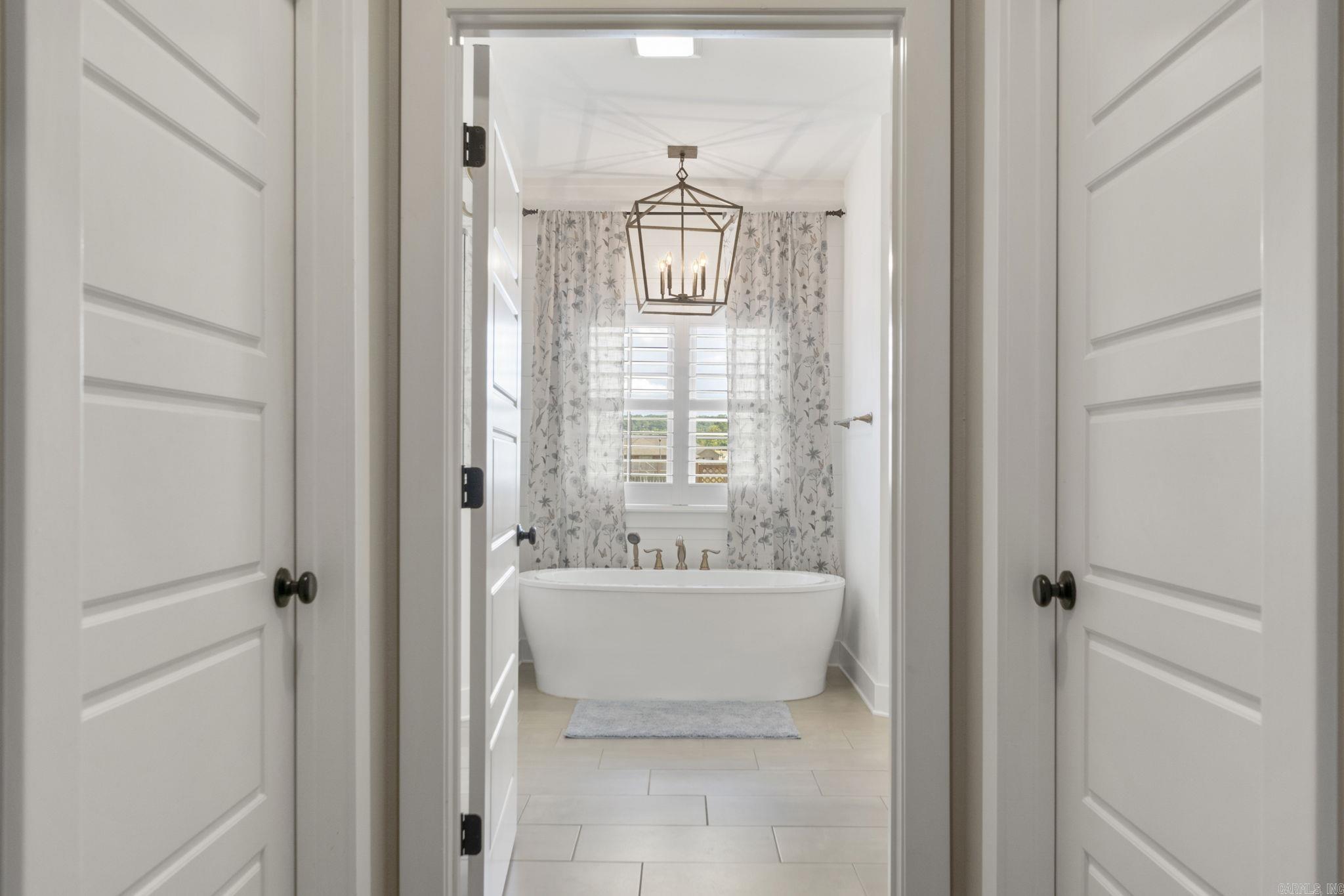 SADDLE CREEK - Residential