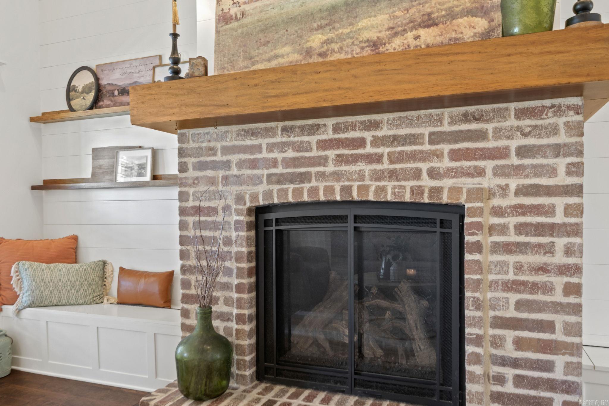 SADDLE CREEK - Residential