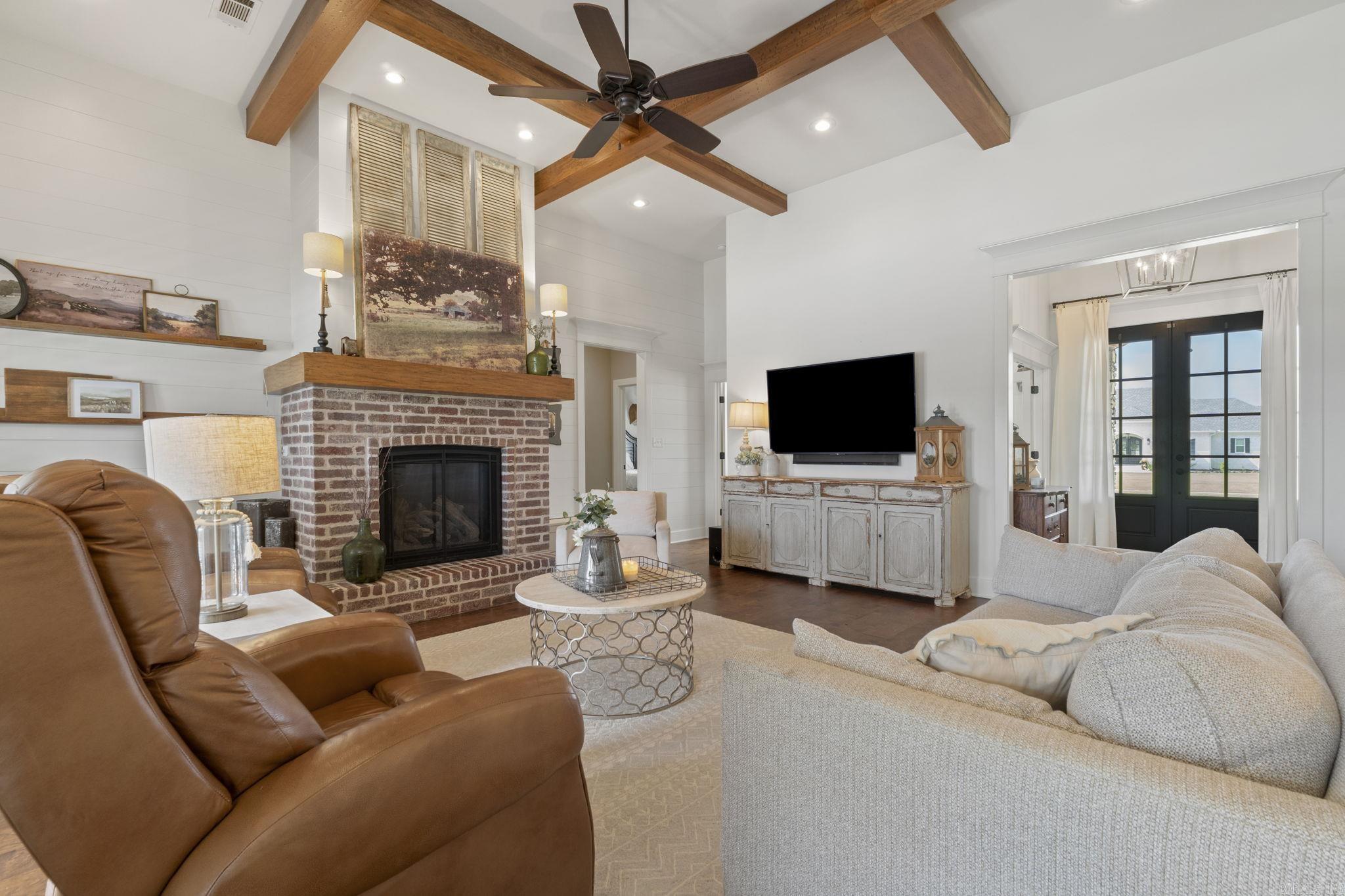 SADDLE CREEK - Residential