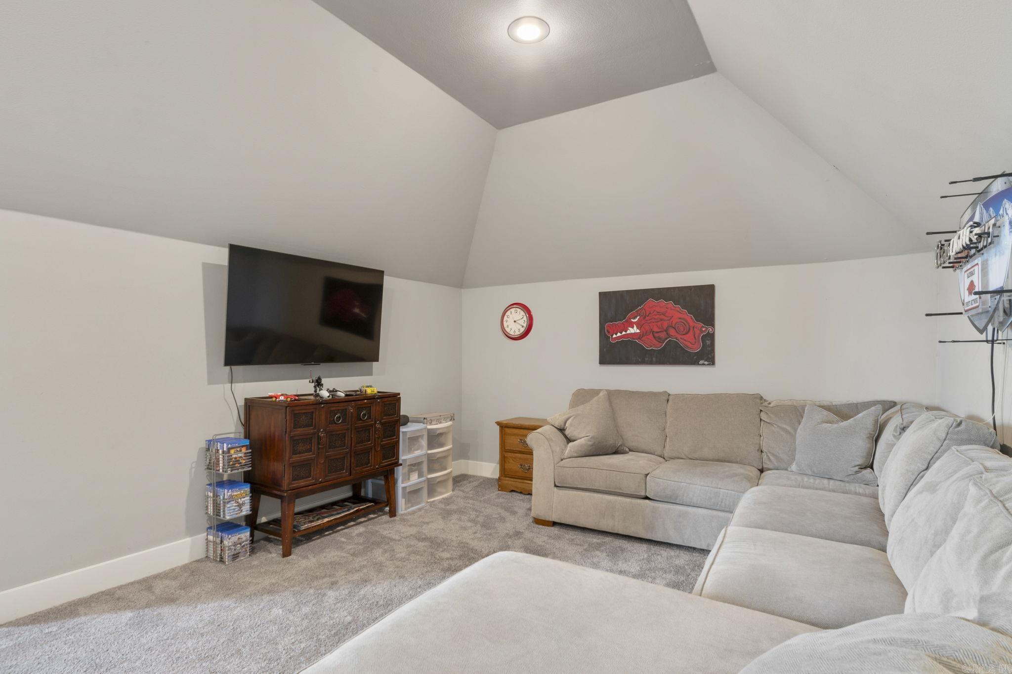 SADDLE CREEK - Residential