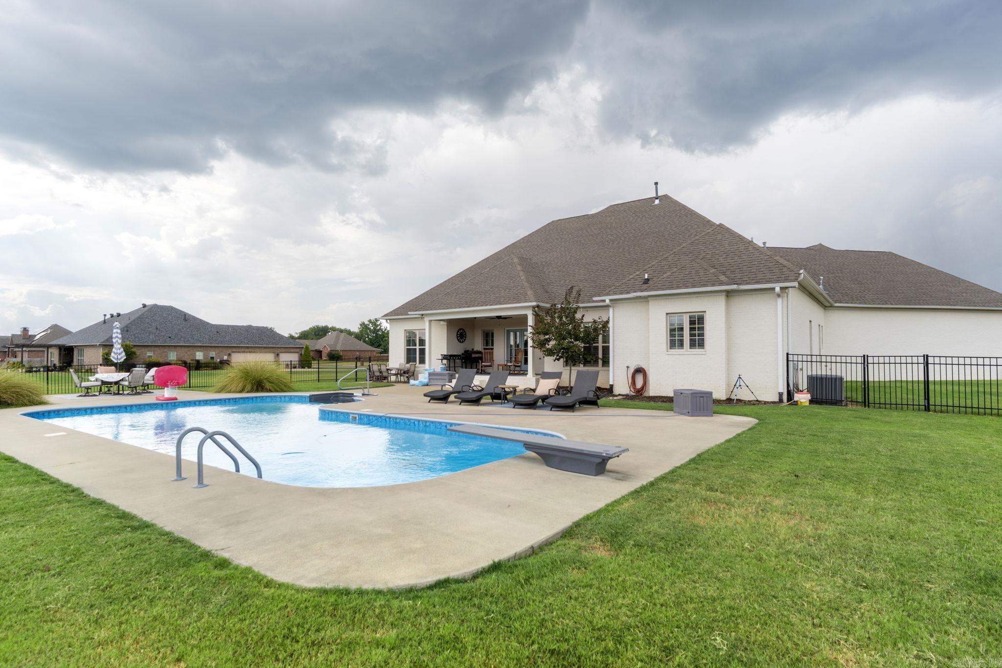 SADDLE CREEK - Residential