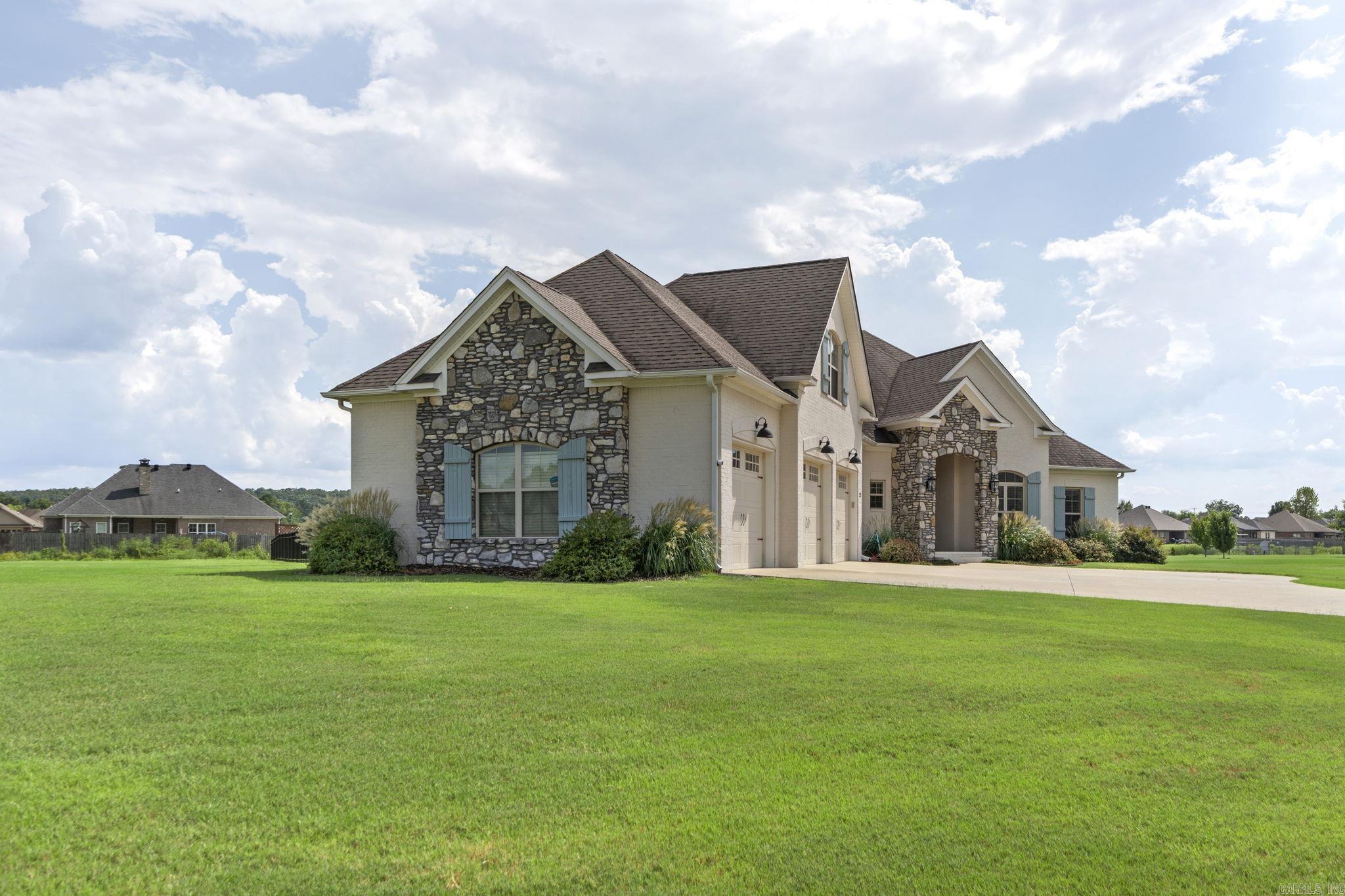 SADDLE CREEK - Residential