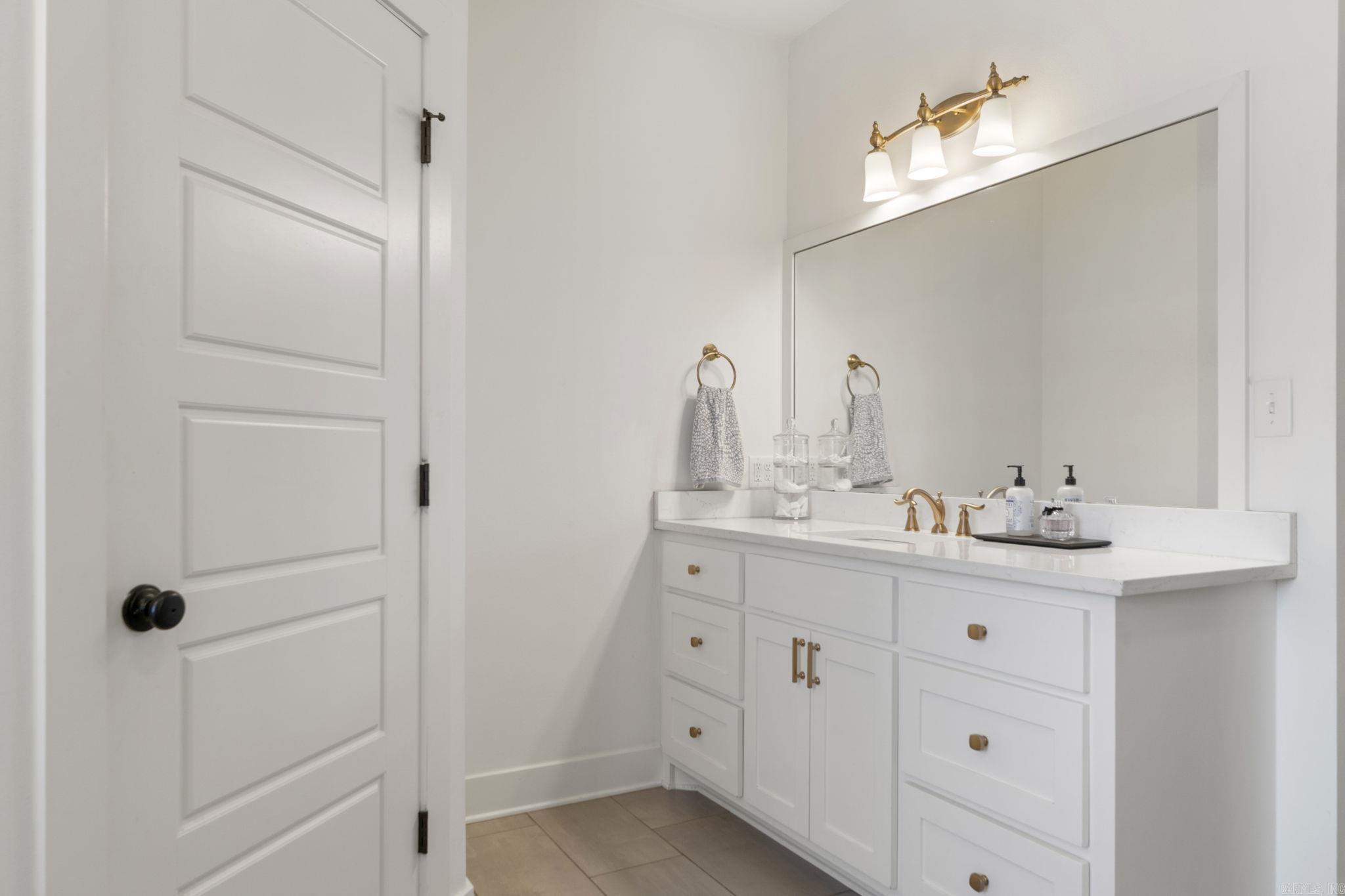 SADDLE CREEK - Residential
