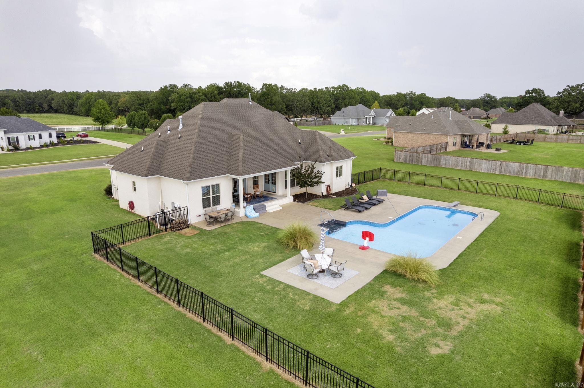 SADDLE CREEK - Residential