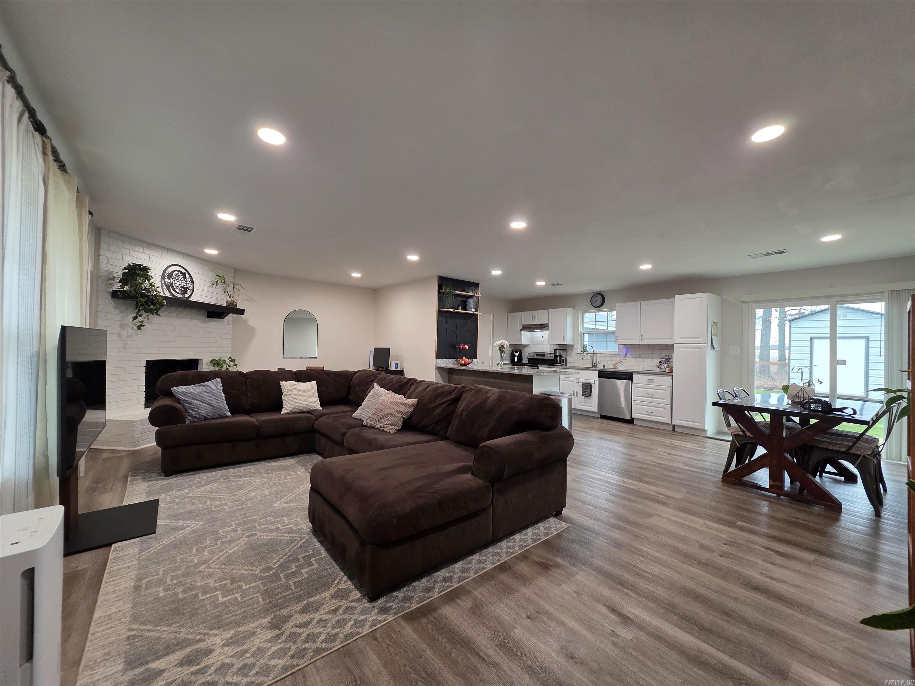 LEISURE VALLEY OAKS - Residential