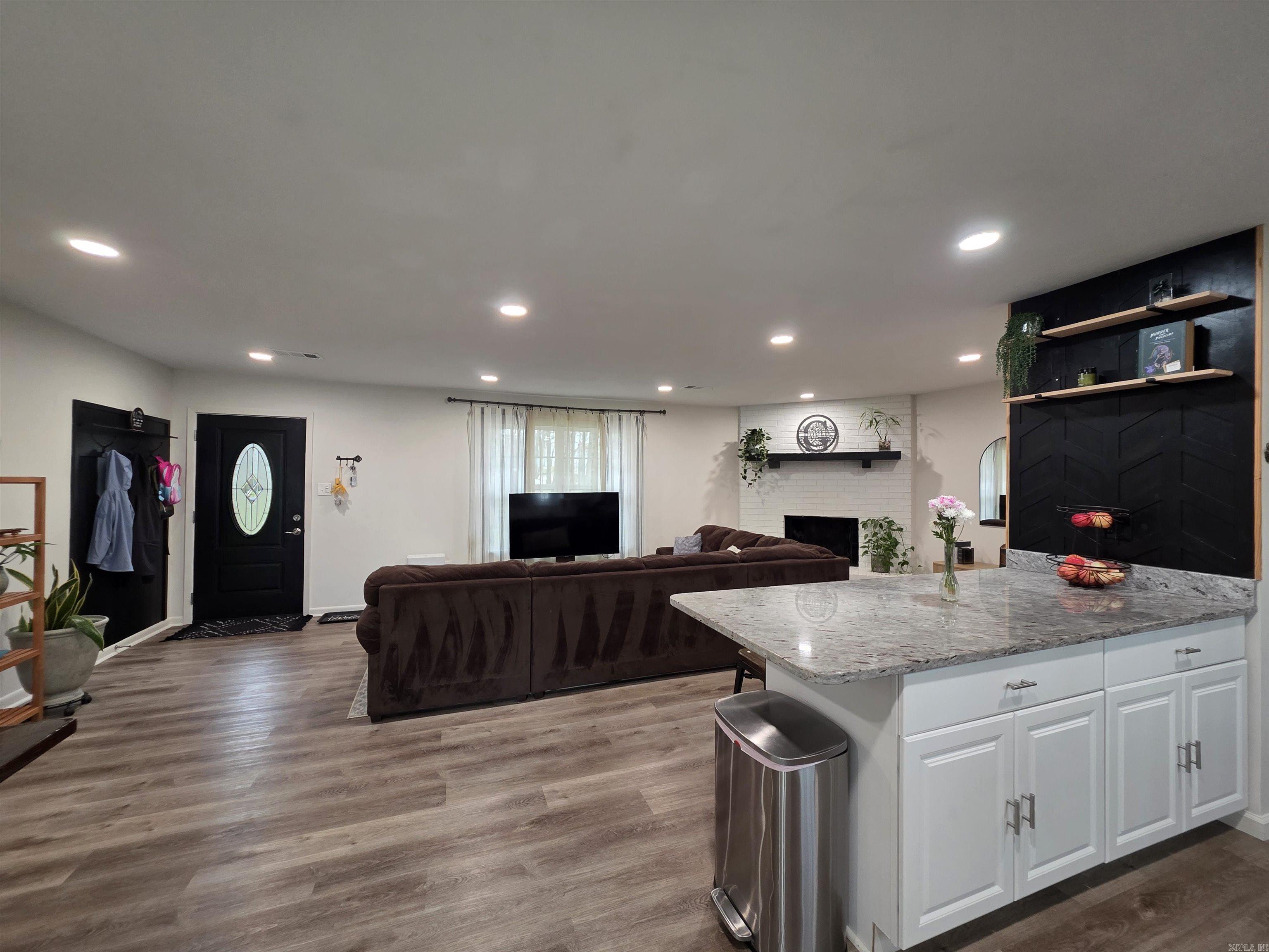 LEISURE VALLEY OAKS - Residential