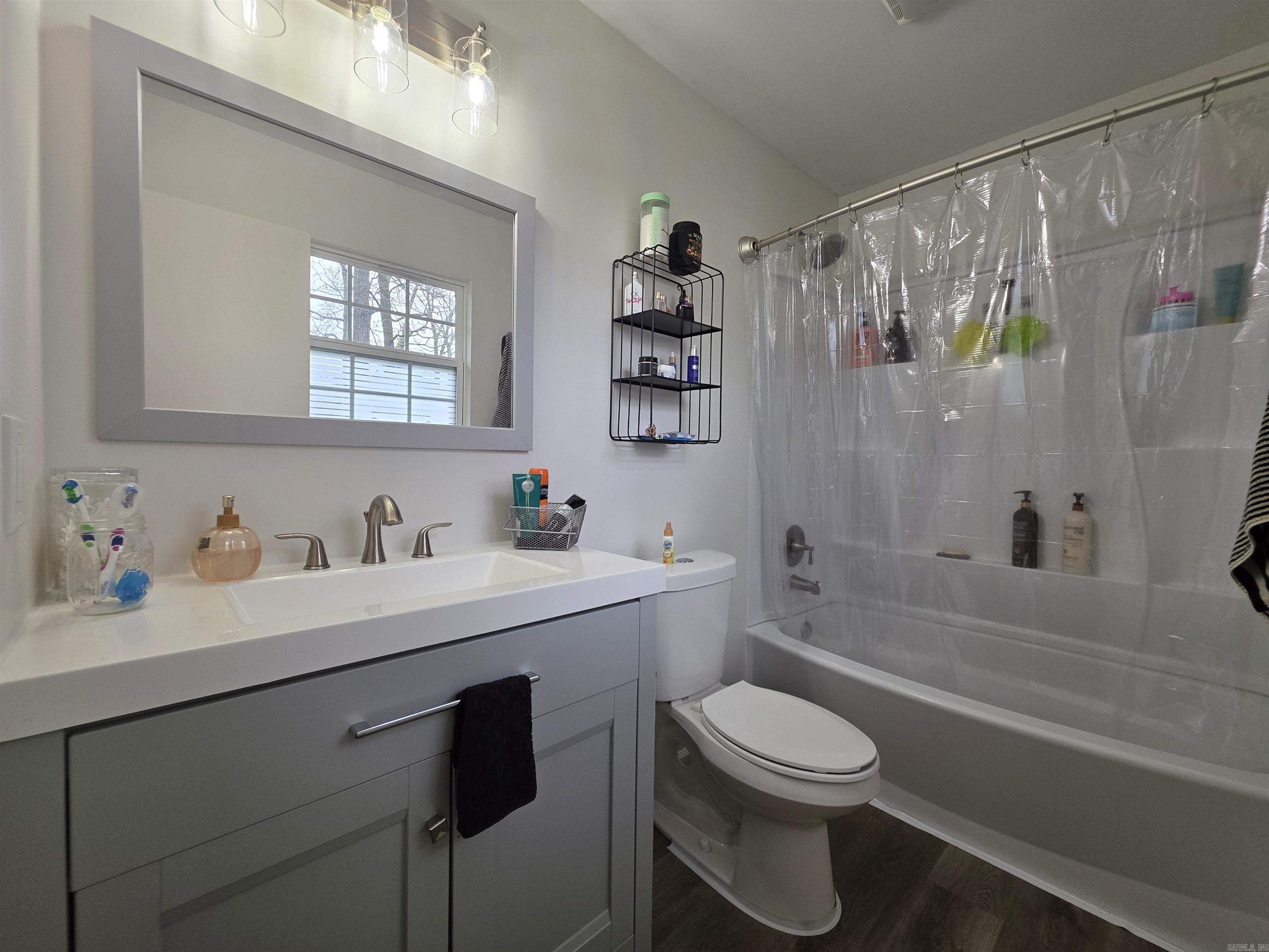 LEISURE VALLEY OAKS - Residential