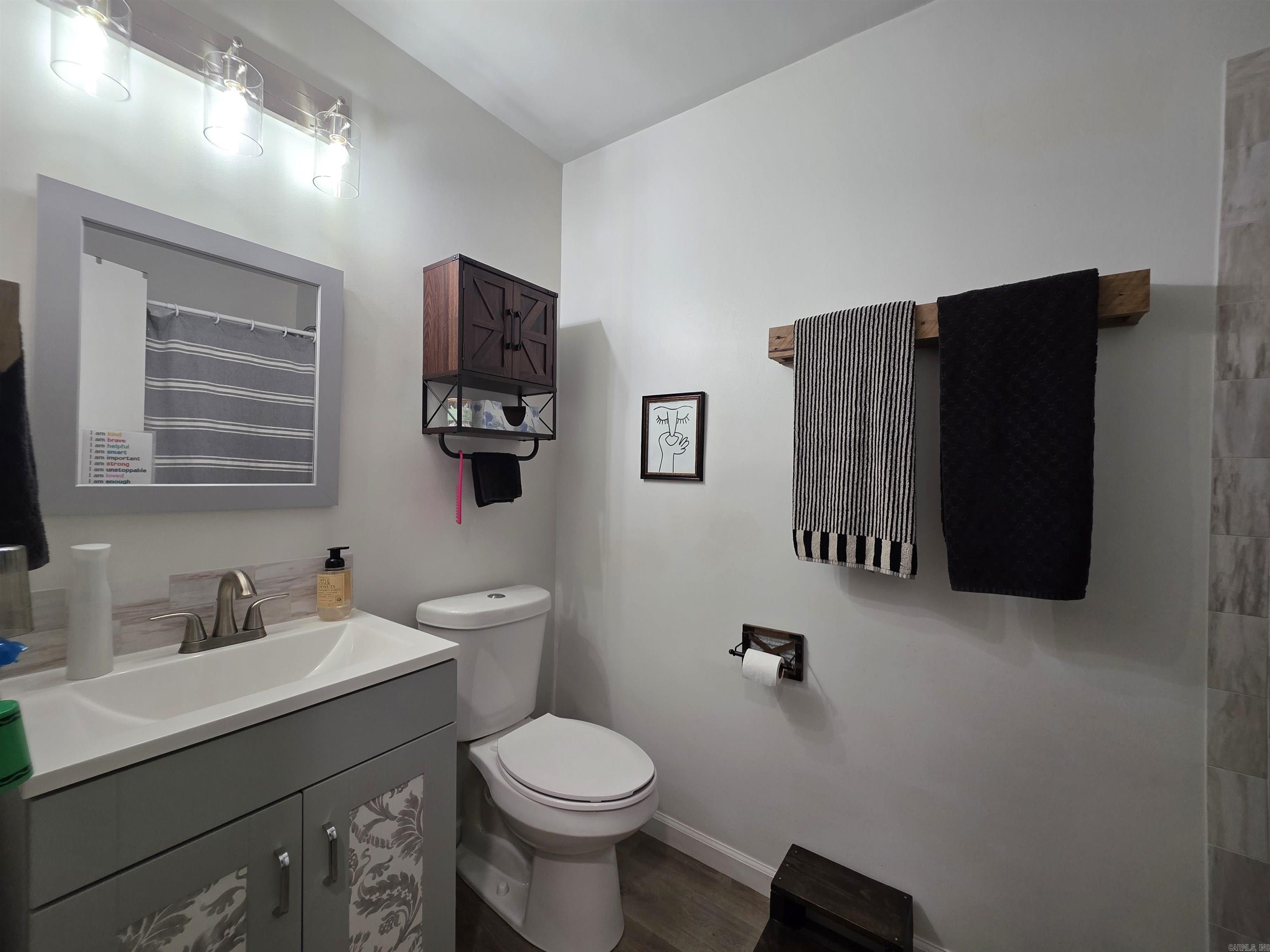 LEISURE VALLEY OAKS - Residential