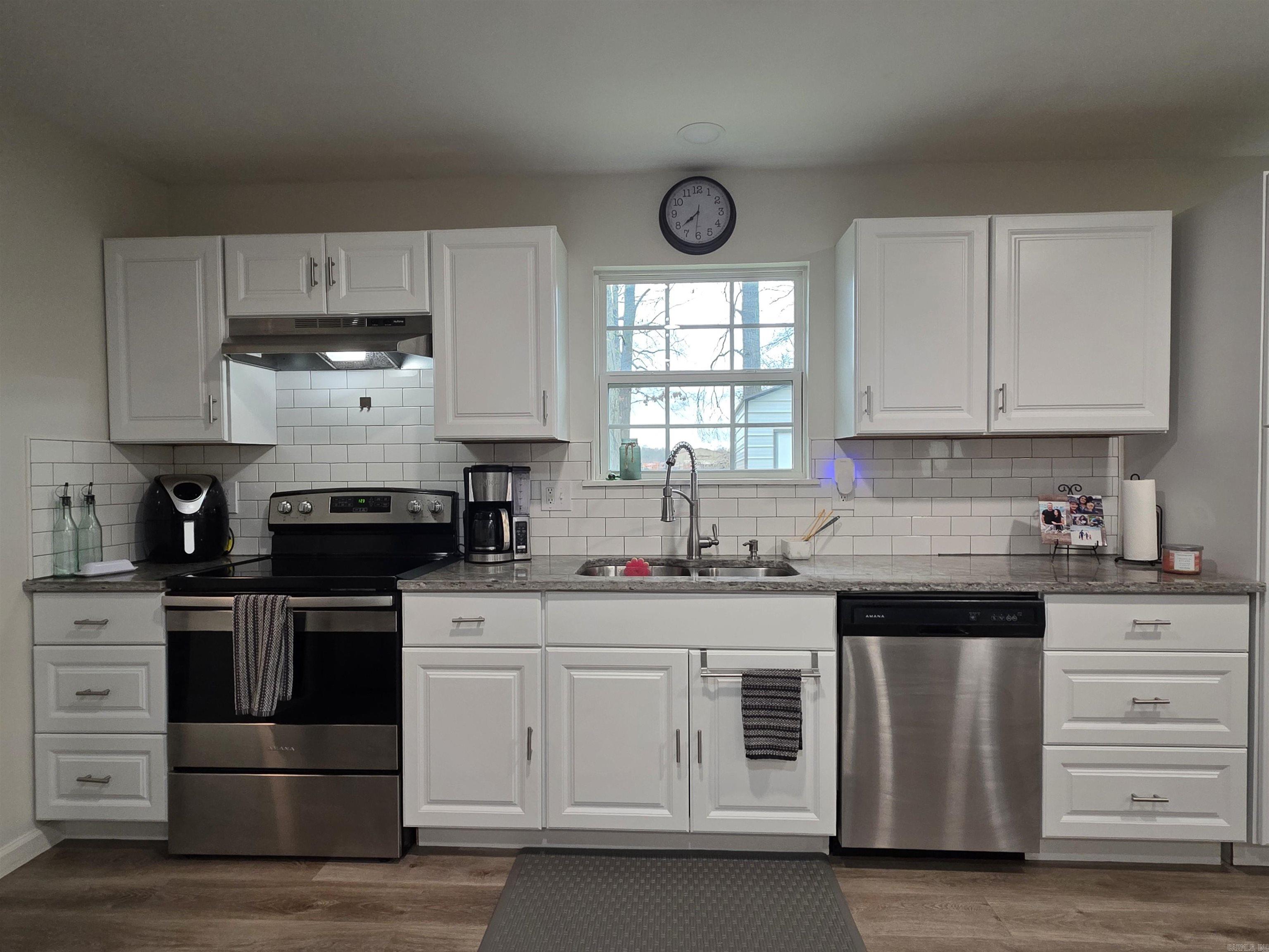 LEISURE VALLEY OAKS - Residential