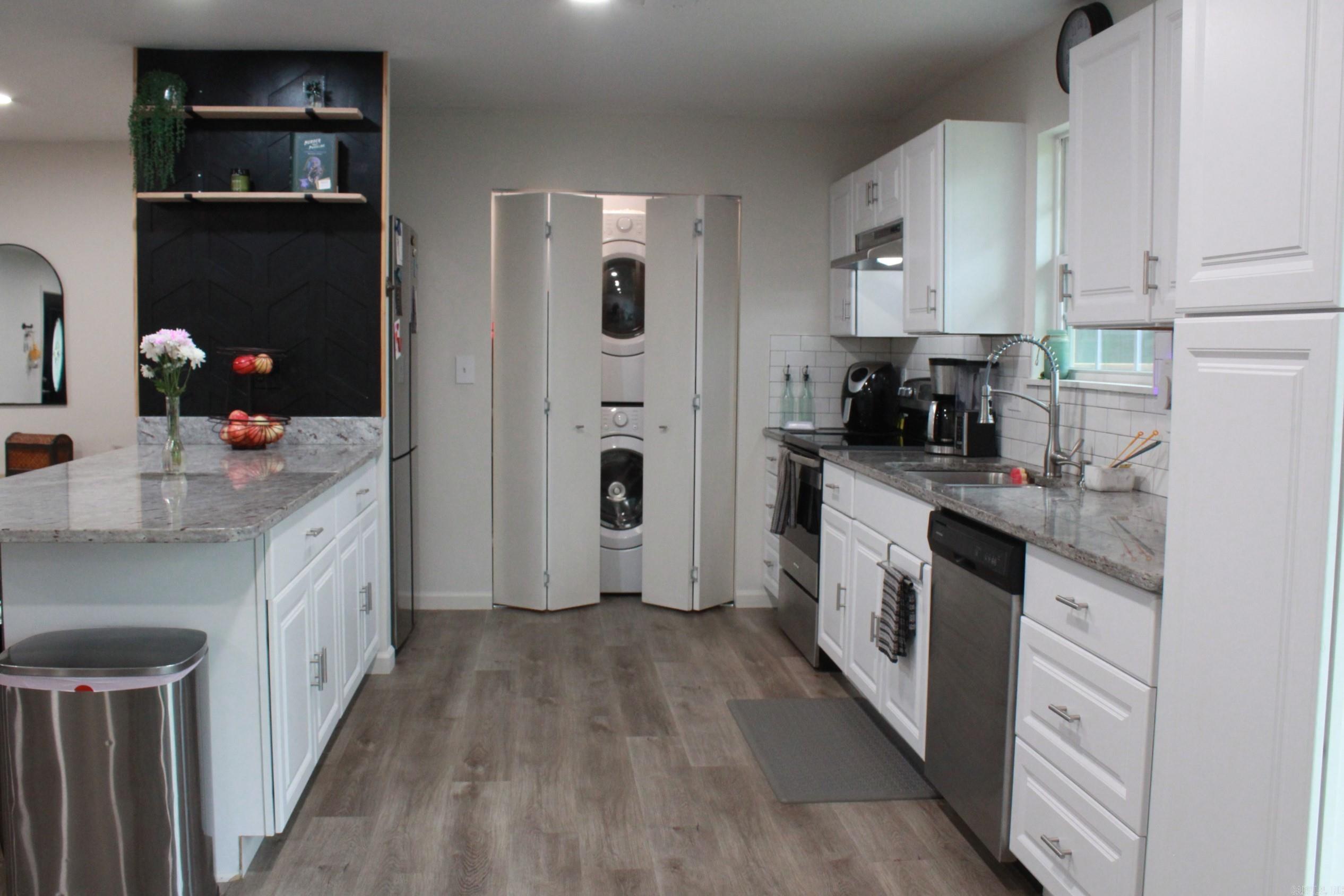 LEISURE VALLEY OAKS - Residential