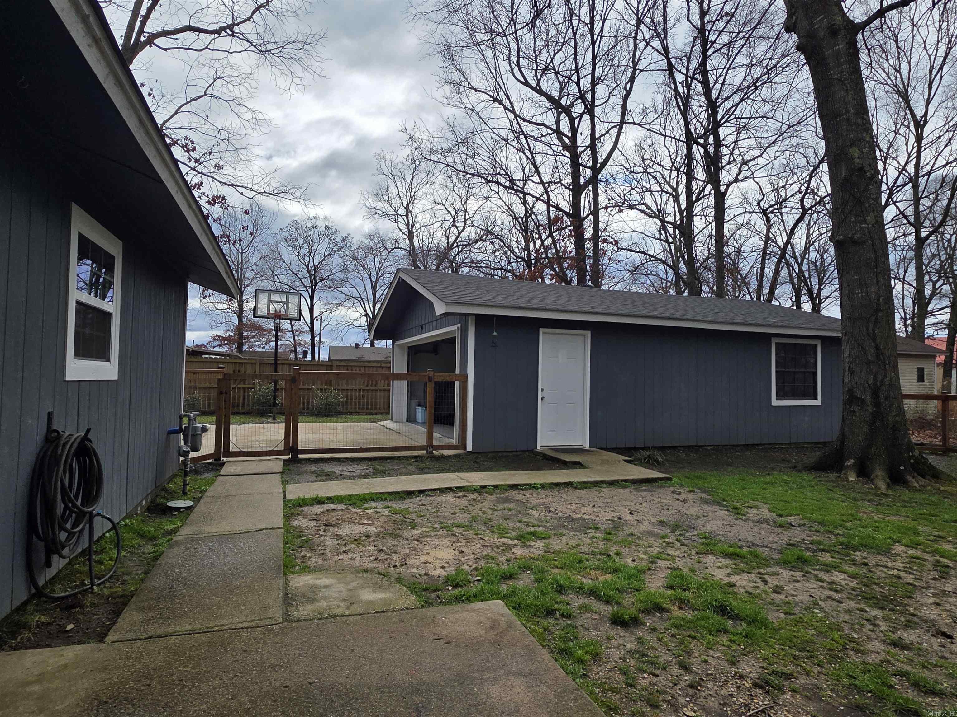 LEISURE VALLEY OAKS - Residential