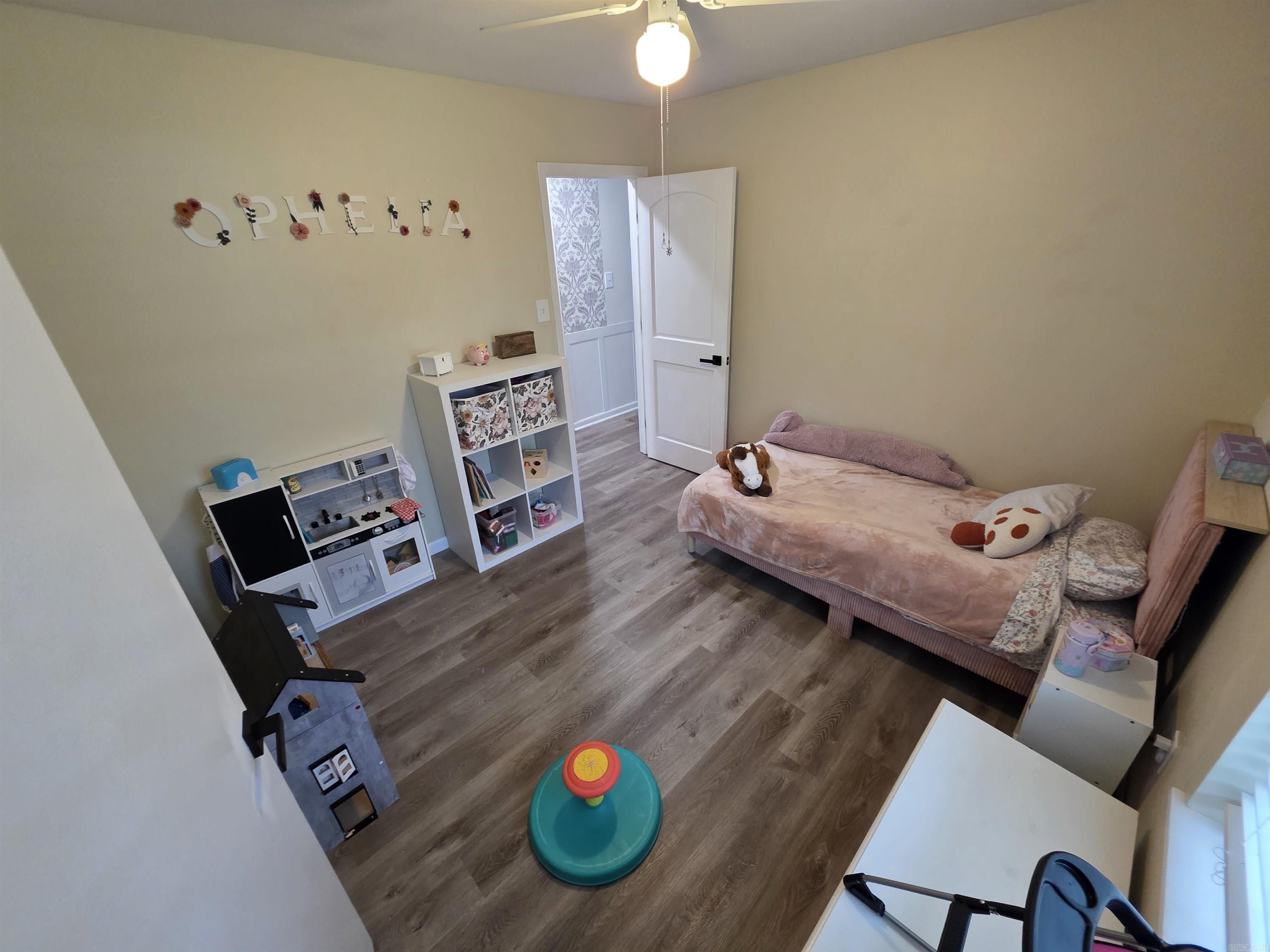 LEISURE VALLEY OAKS - Residential