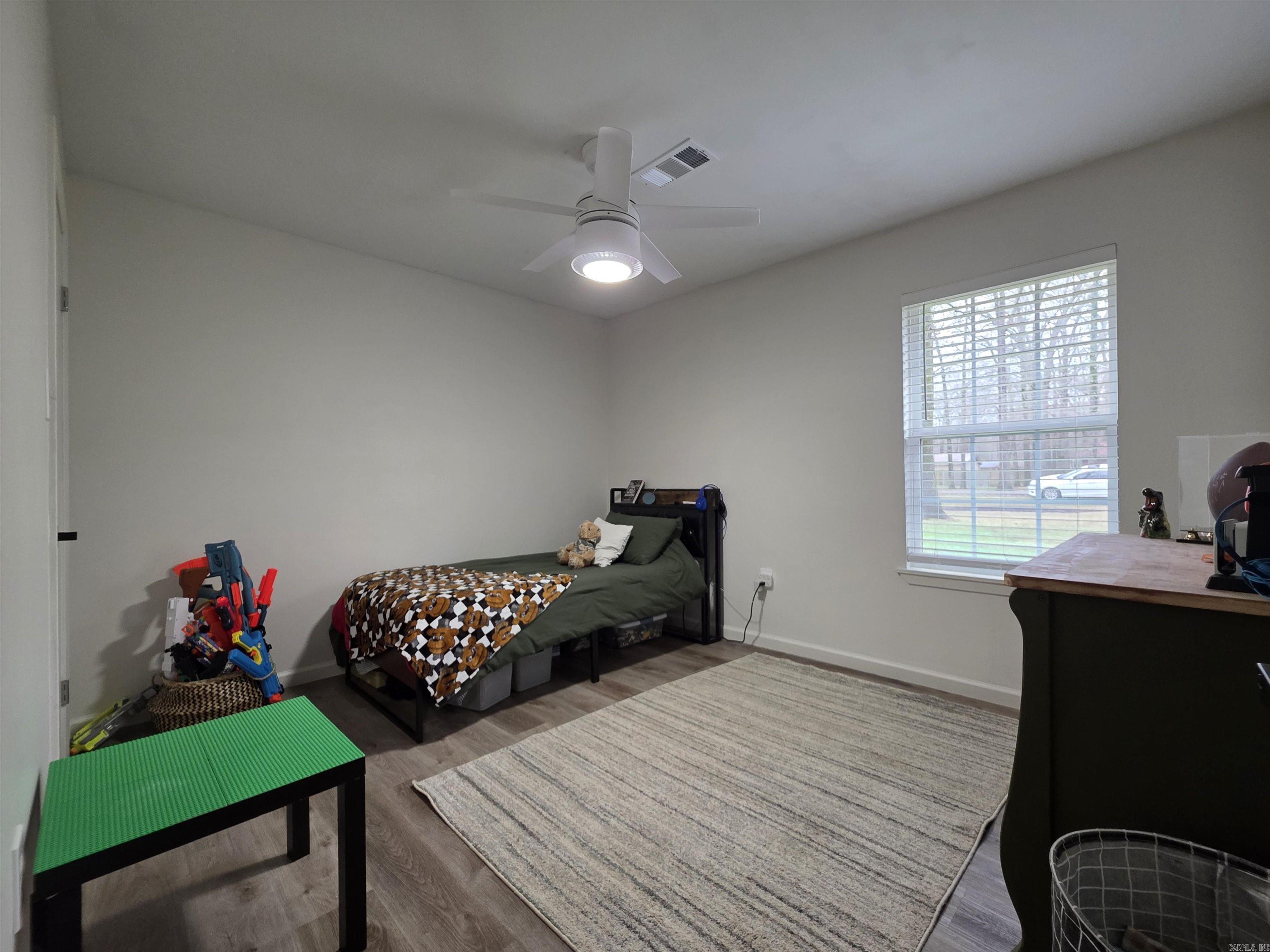 LEISURE VALLEY OAKS - Residential