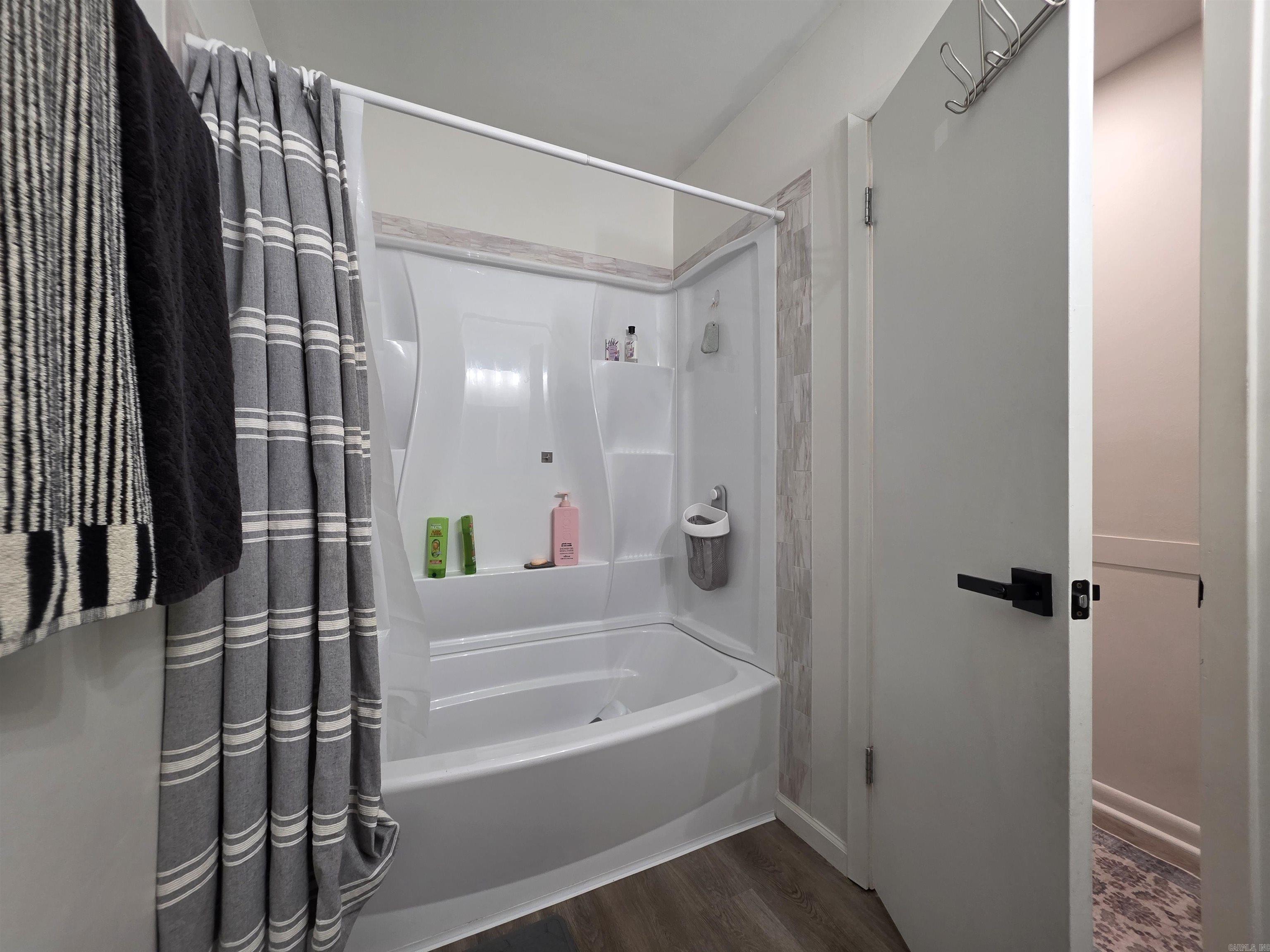 LEISURE VALLEY OAKS - Residential