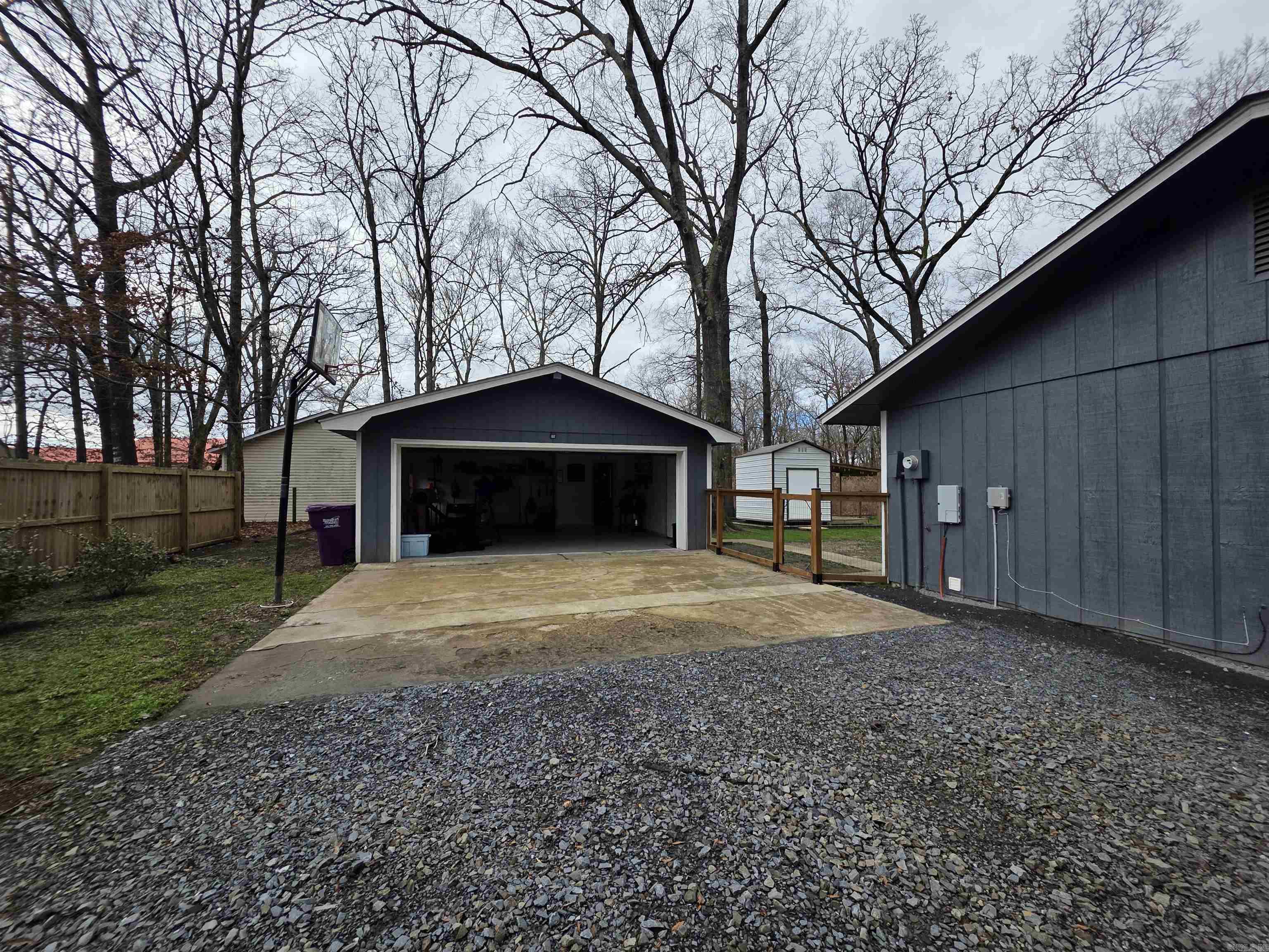 LEISURE VALLEY OAKS - Residential