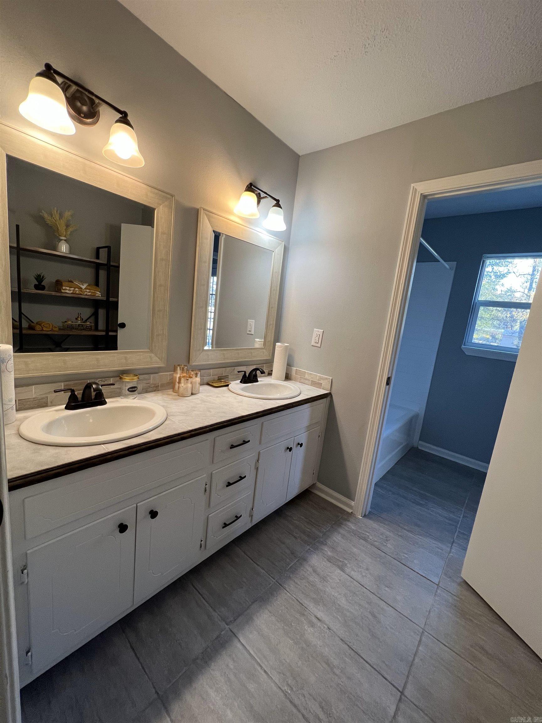 OAK LAWN ESTATES - Residential