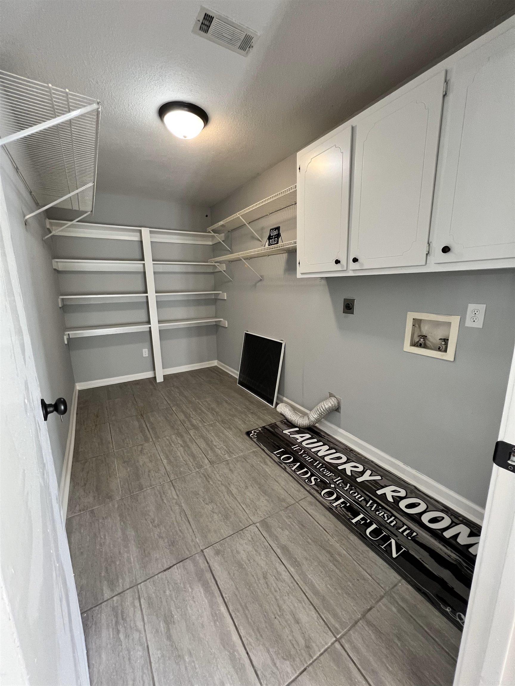 OAK LAWN ESTATES - Residential