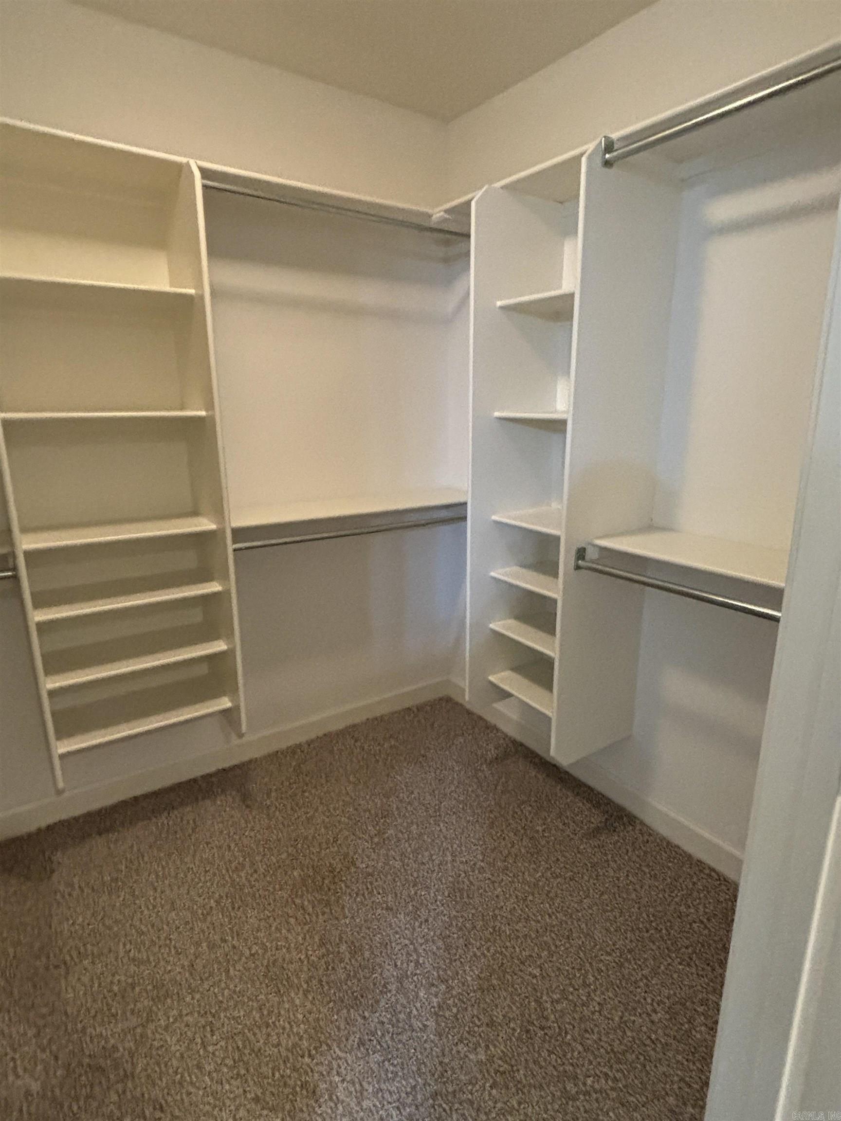 THE OAKS - Residential