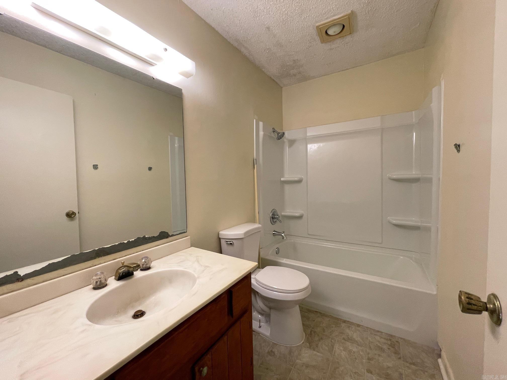 FOREST HILL COND - Residential