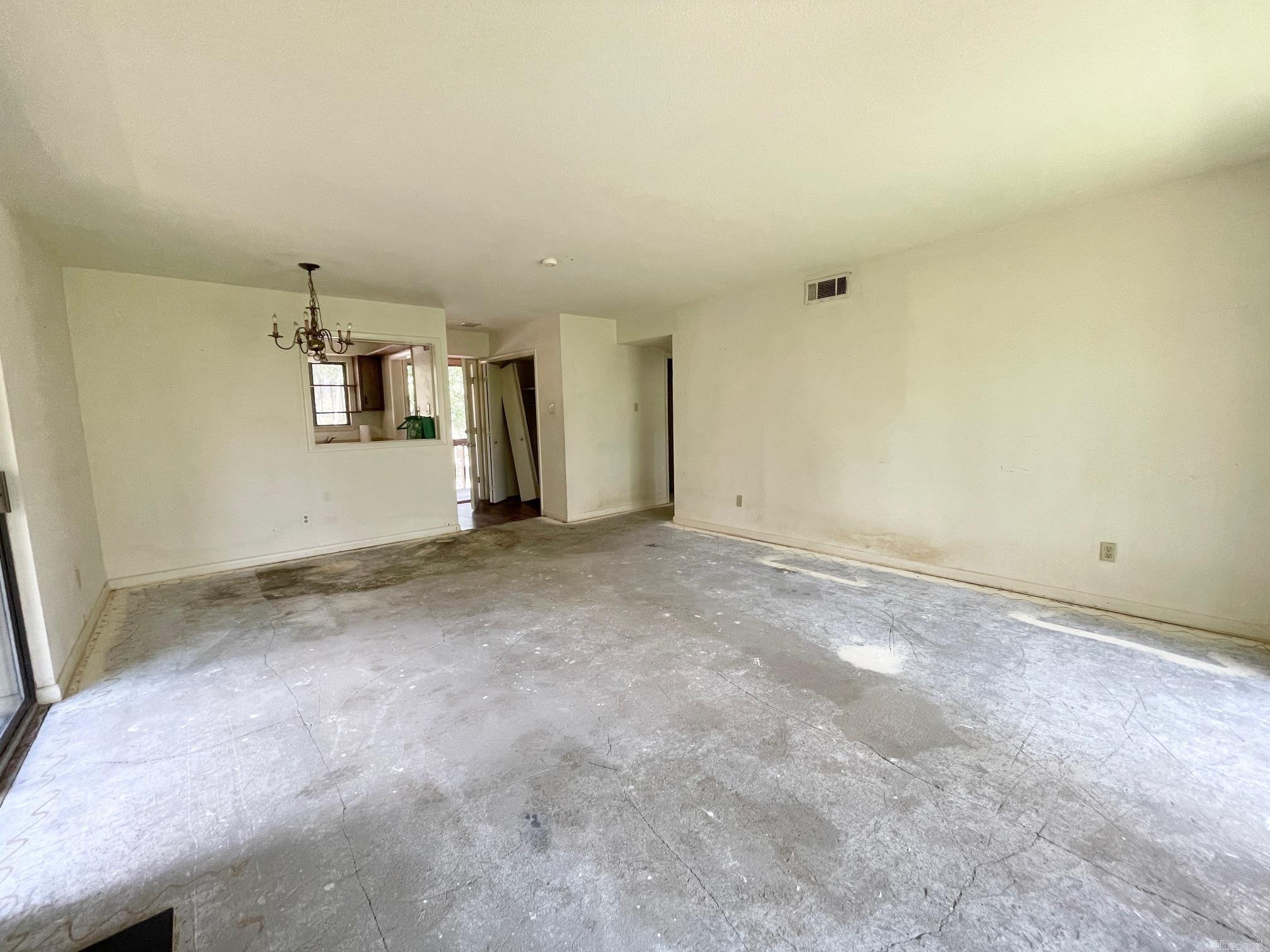 FOREST HILL COND - Residential