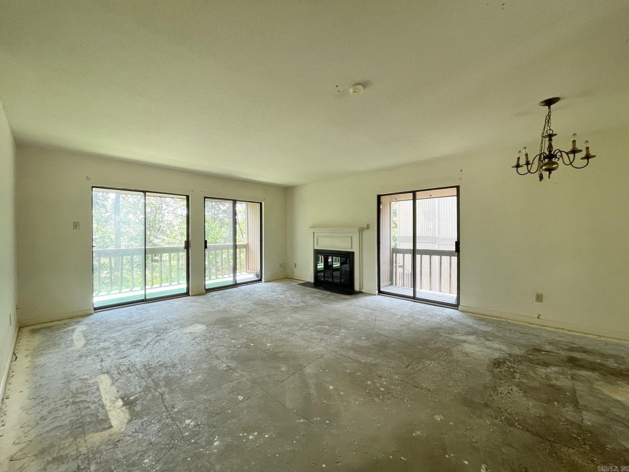 FOREST HILL COND - Residential