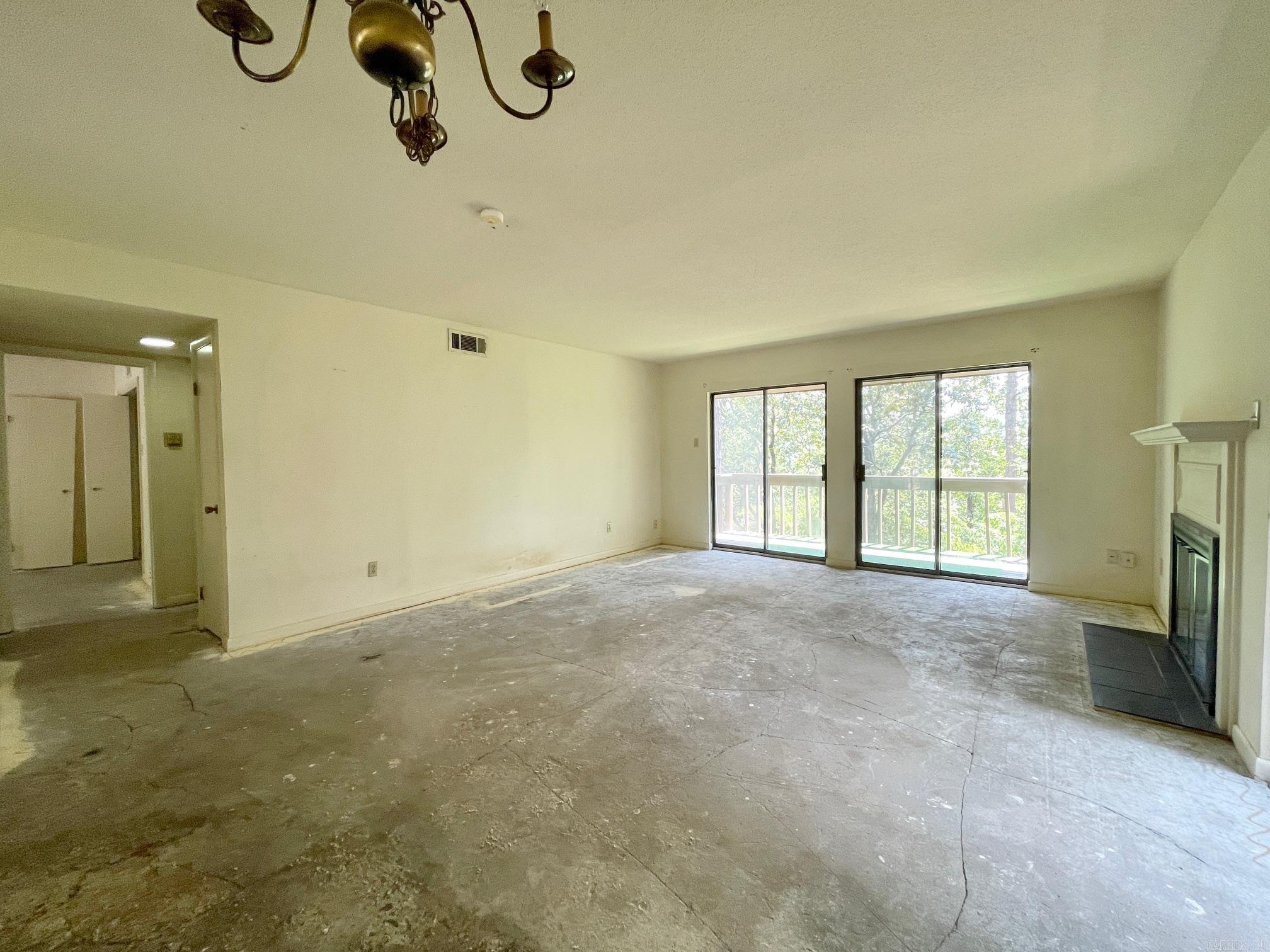 FOREST HILL COND - Residential