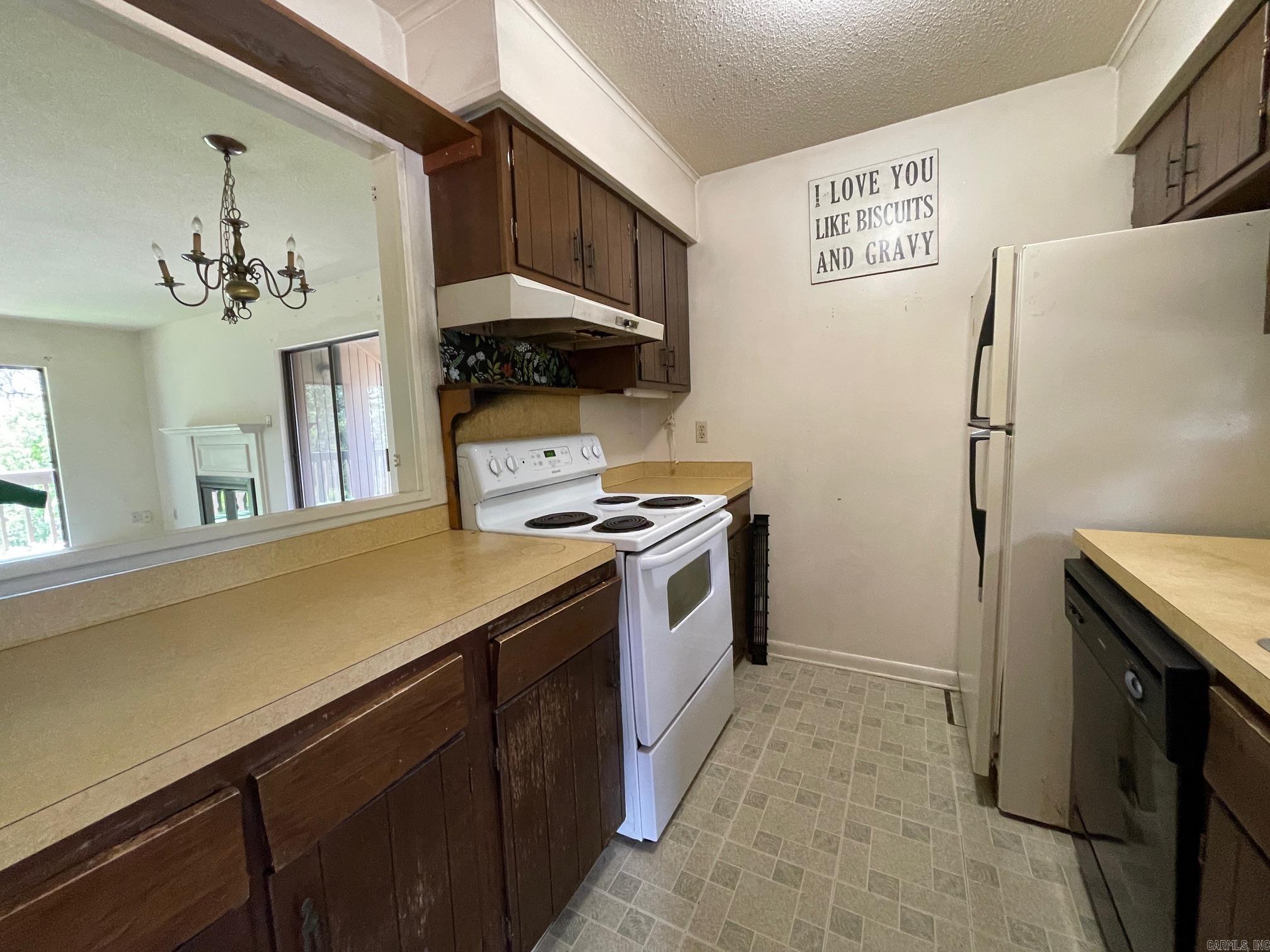 FOREST HILL COND - Residential