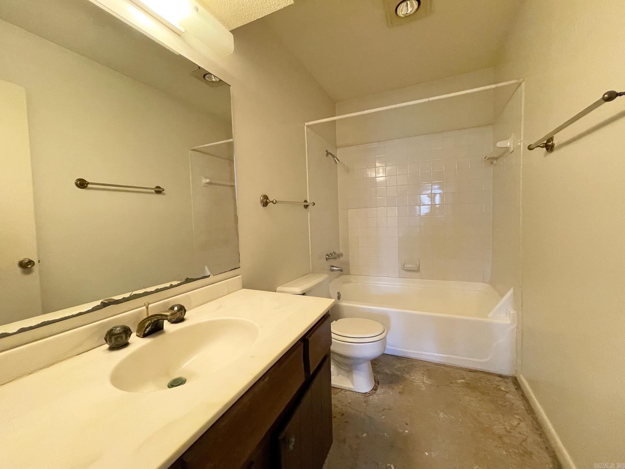 FOREST HILL COND - Residential