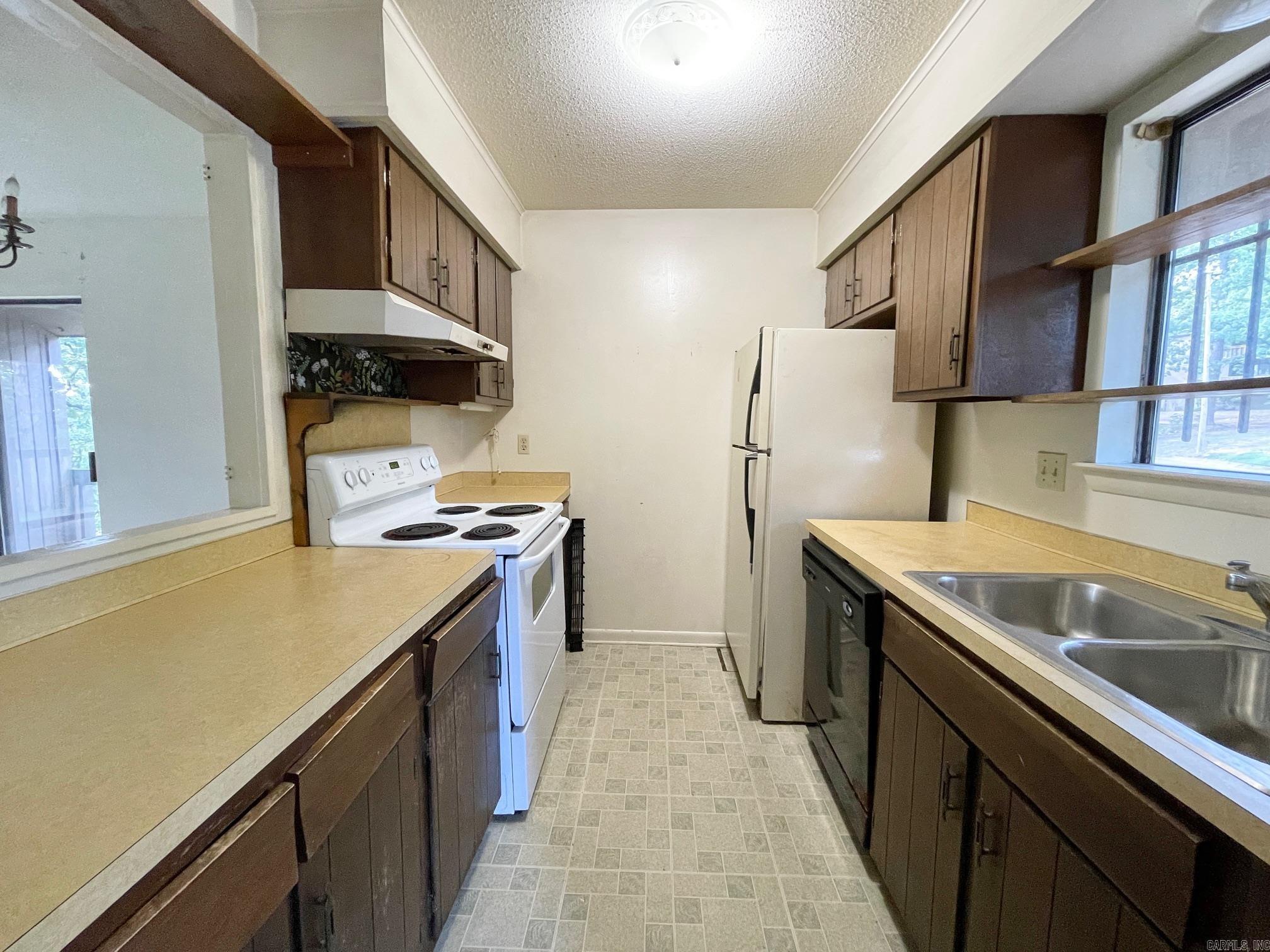 FOREST HILL COND - Residential