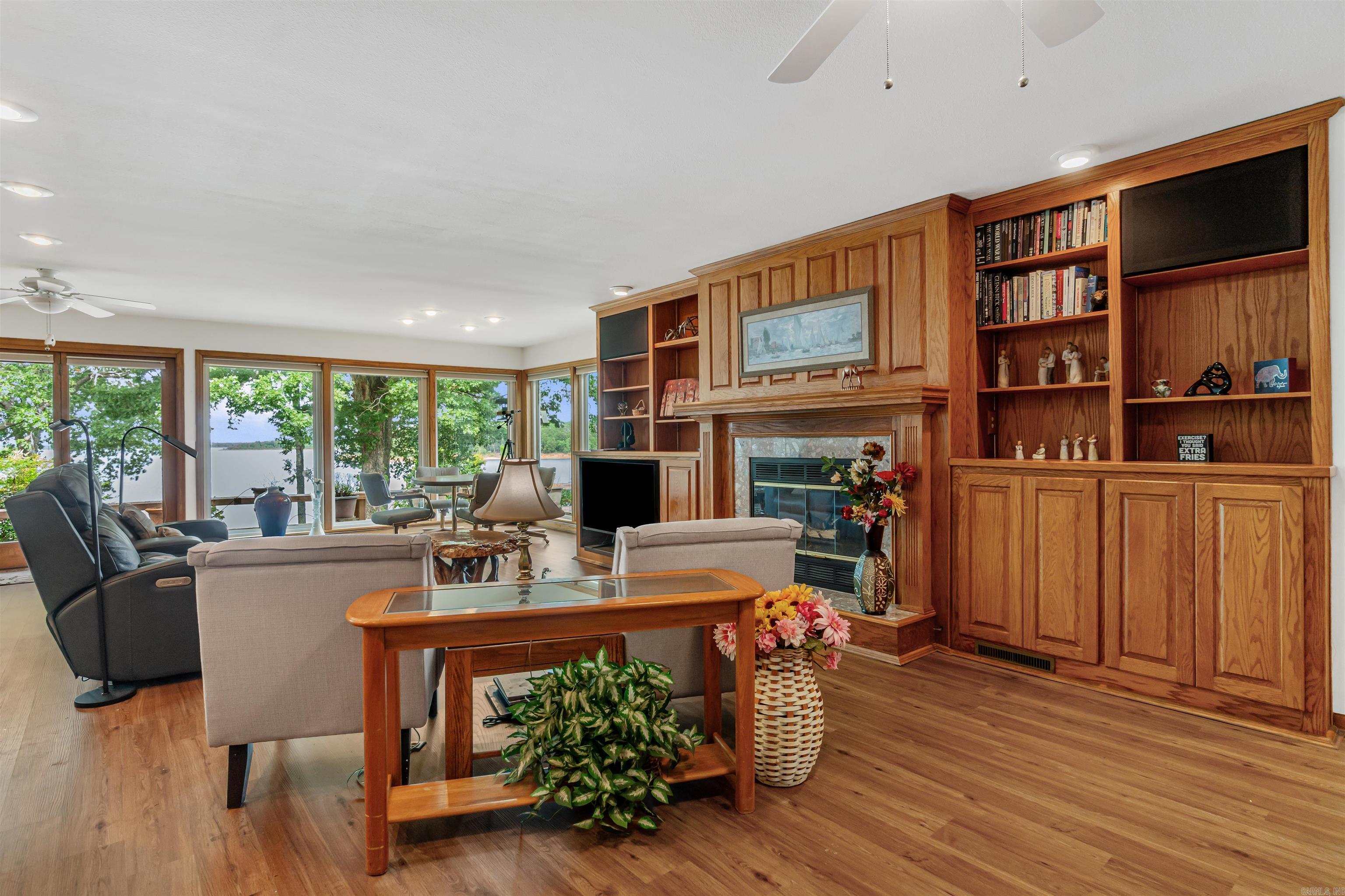 NAPLE HEIGHTS - LAKE - Residential