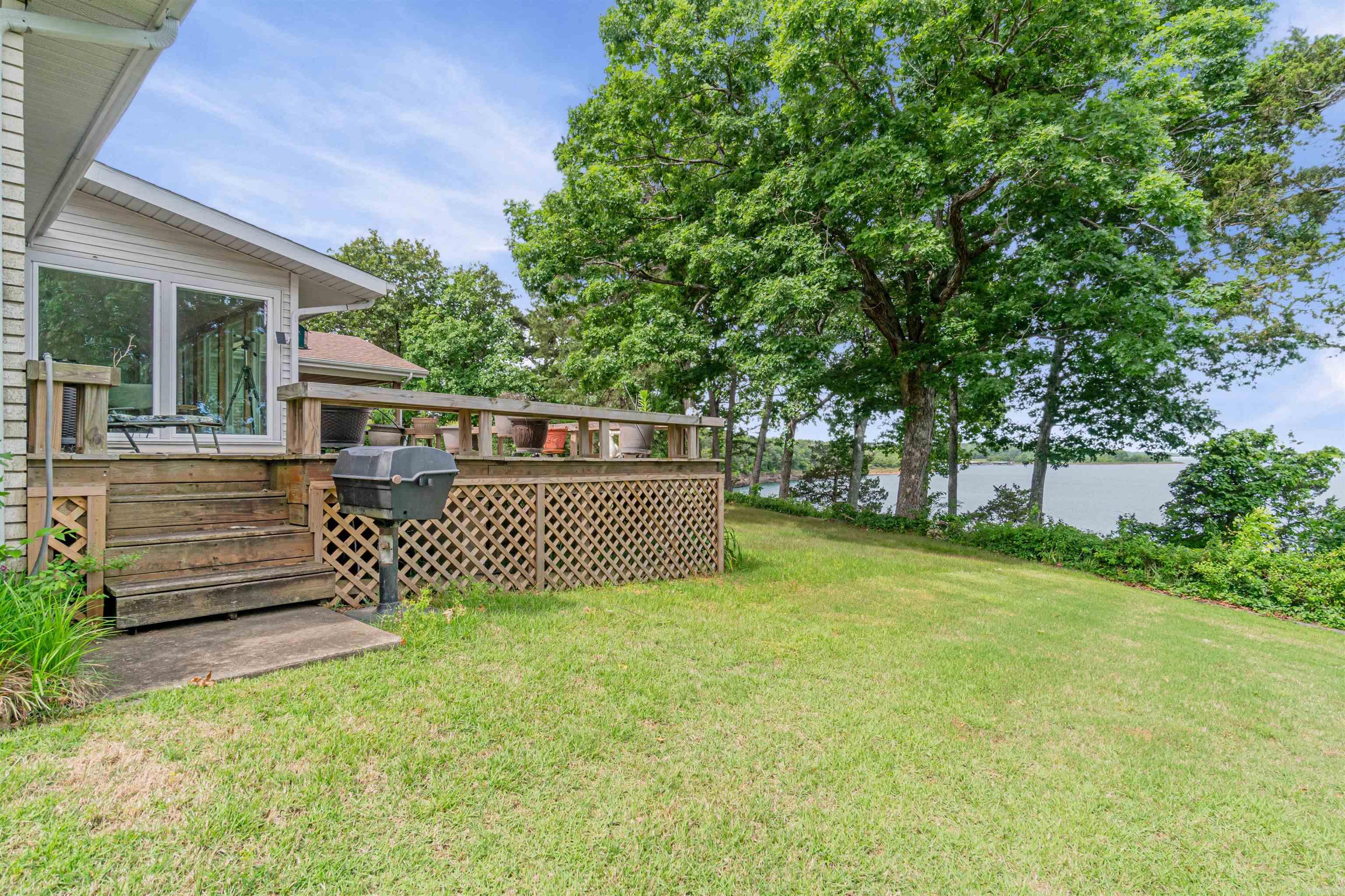 NAPLE HEIGHTS - LAKE - Residential