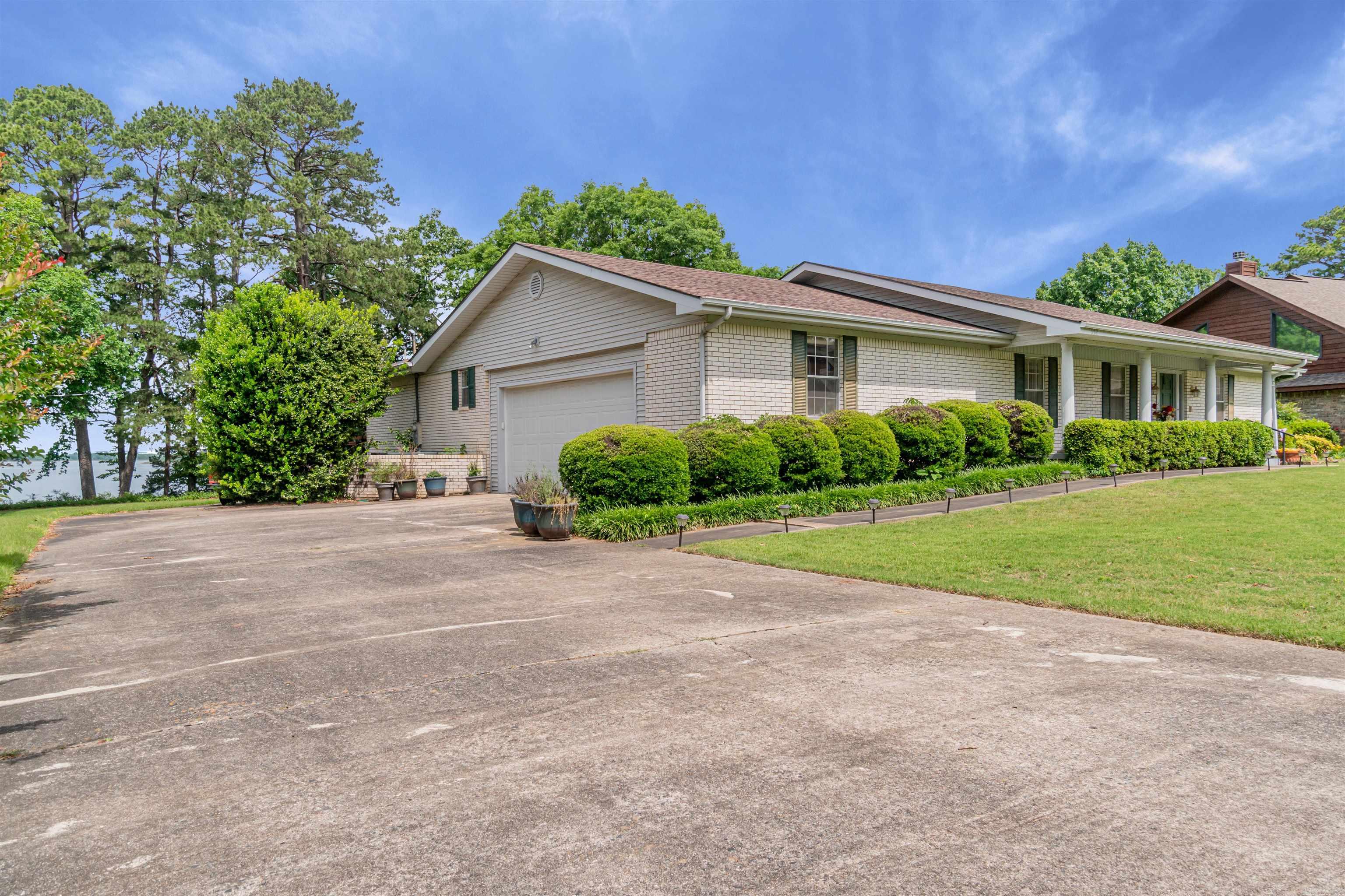NAPLE HEIGHTS - LAKE - Residential