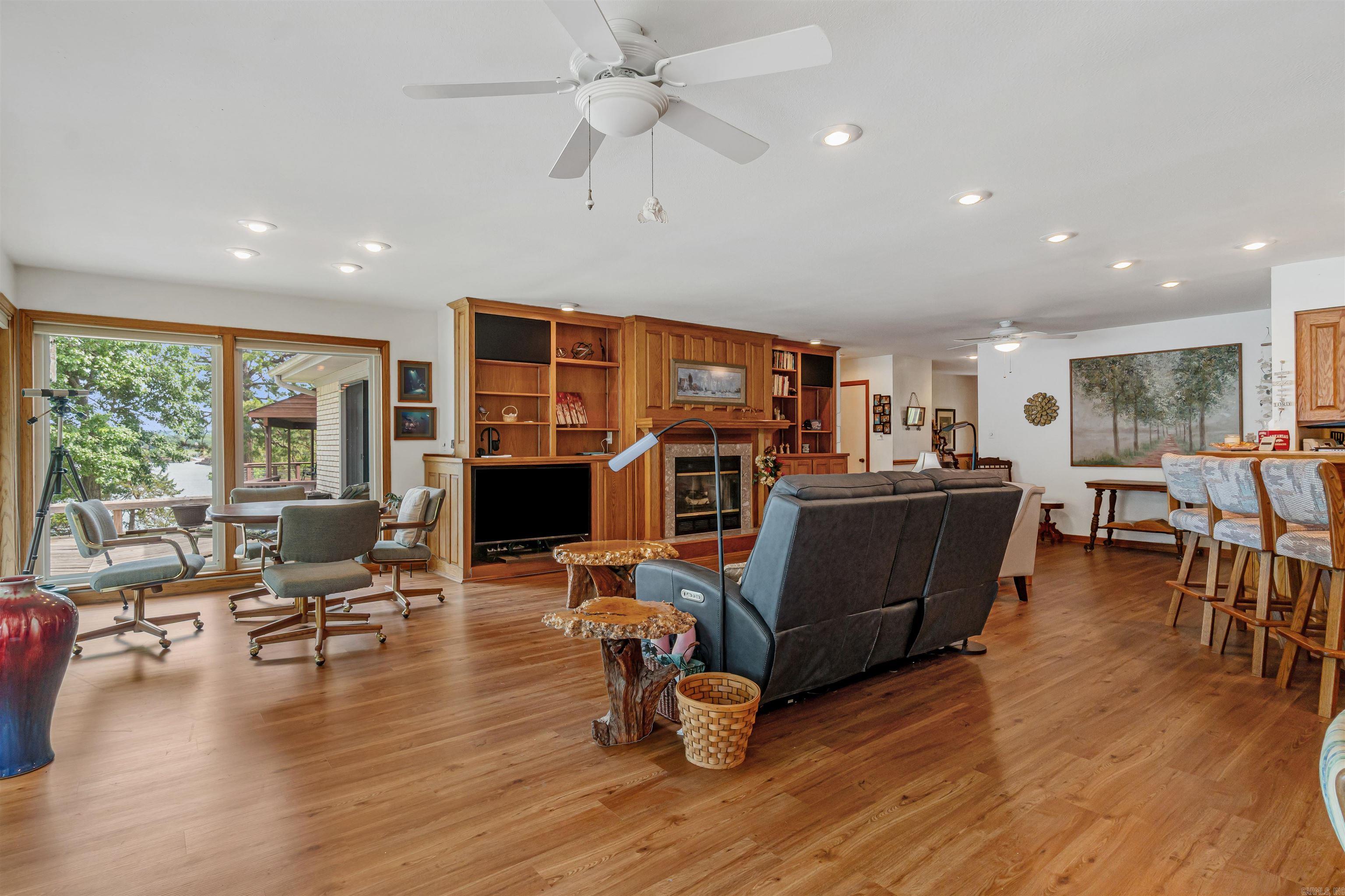 NAPLE HEIGHTS - LAKE - Residential