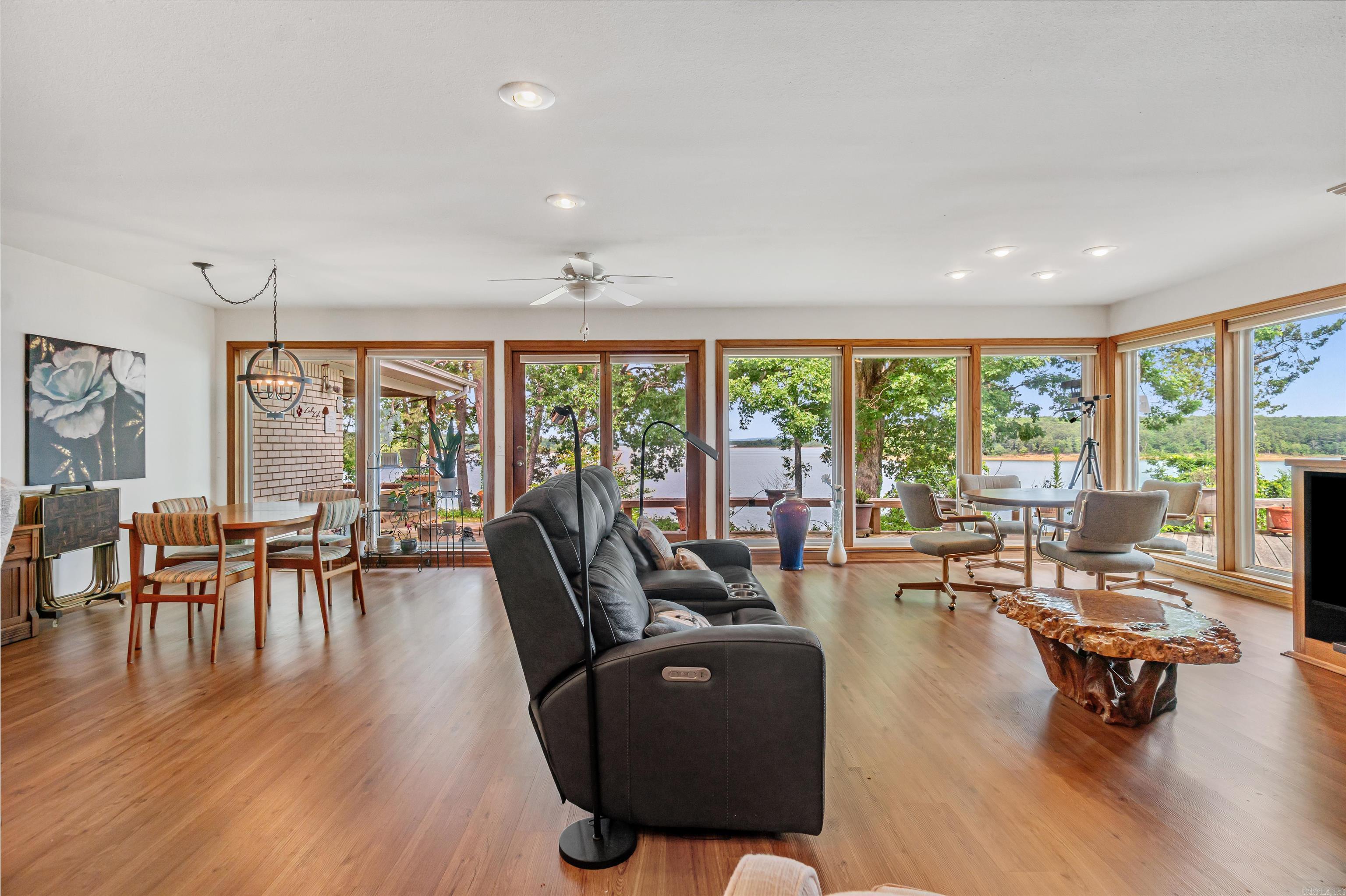 NAPLE HEIGHTS - LAKE - Residential